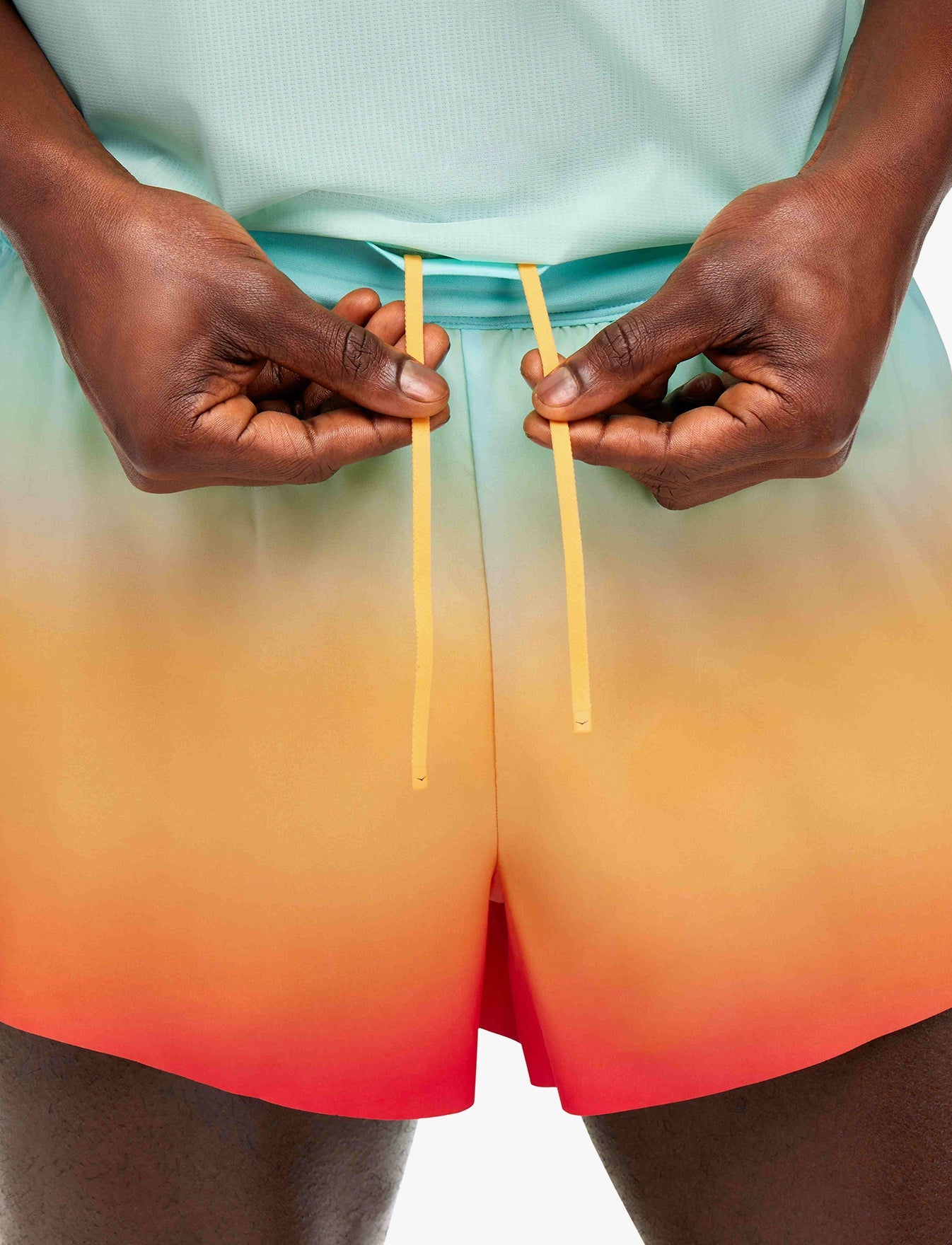 מכנסי ריצה תחרות קצרים לגברים - M RACE DAY SPLIT SHORT PRINT בצבע כחול