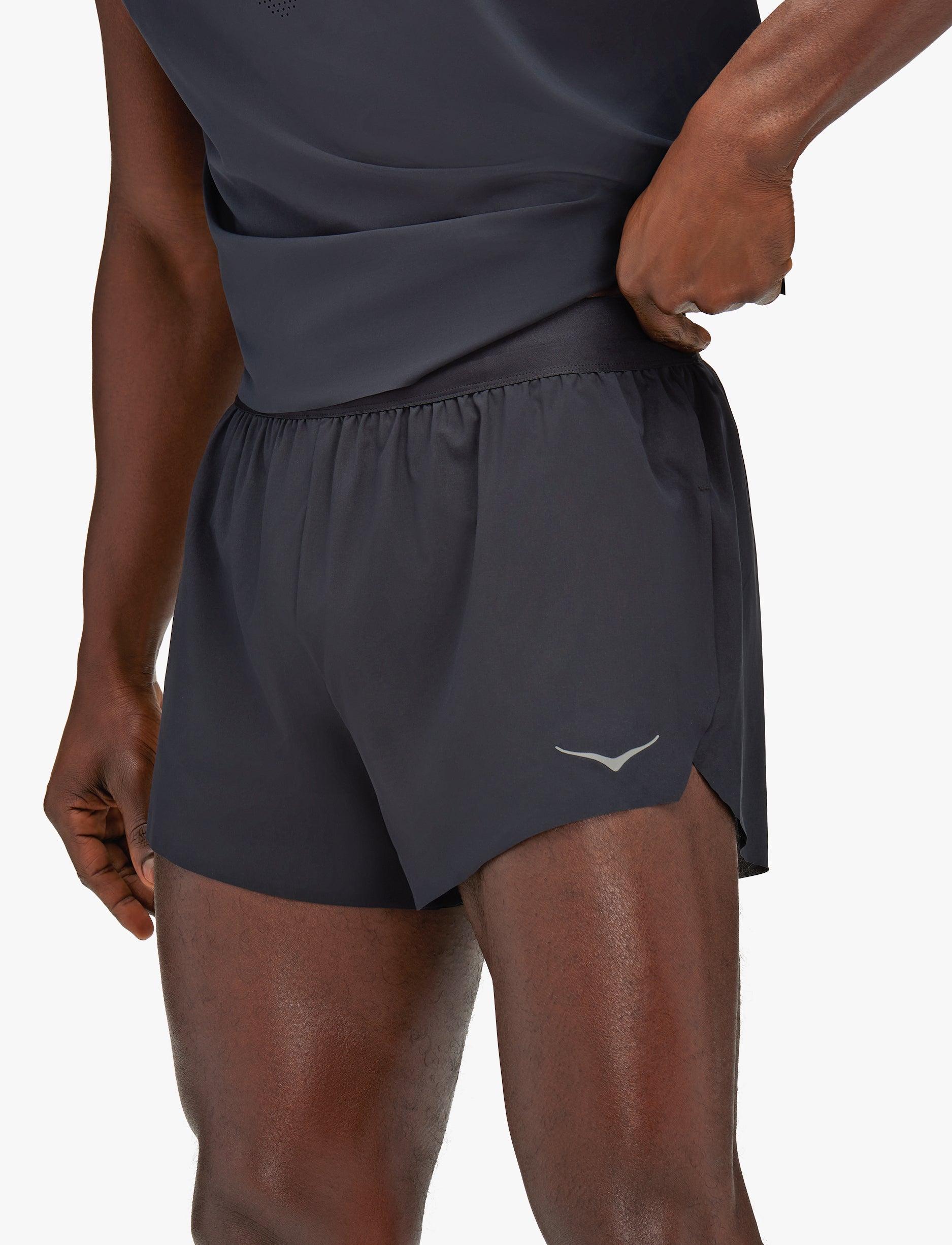 HOKA RACE DAY SPLIT SHORT - מכנסי ריצה תחרות קצרים לגברים בצבע שחור