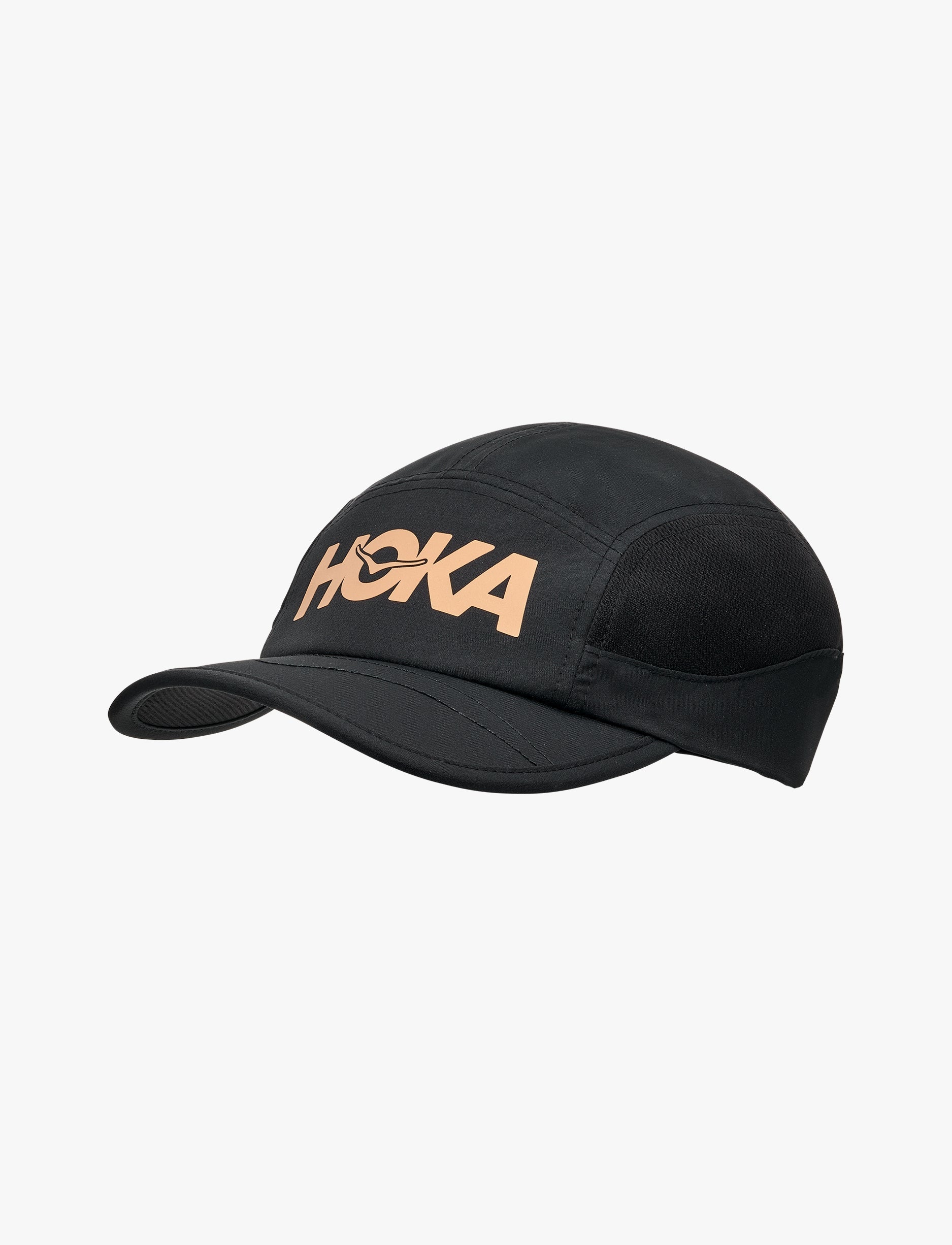 HOKA RUN HAT - כובע ריצה הוקה בצבע שחור/זהב