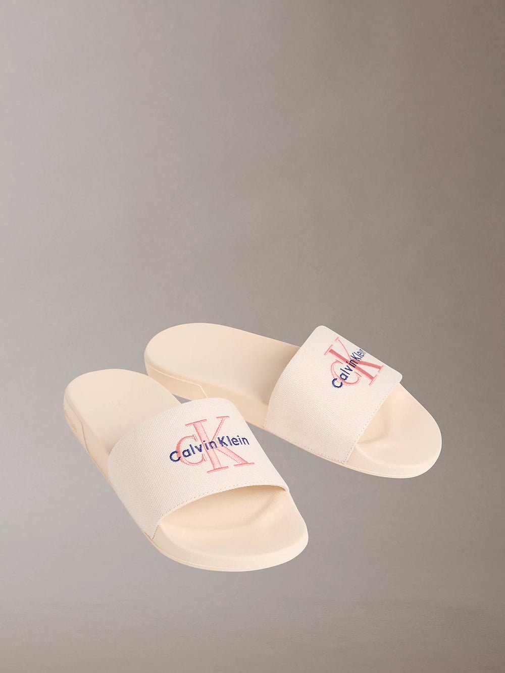 כפכפי קלווין קליין Canvas Contoured Logo Sliders נשים