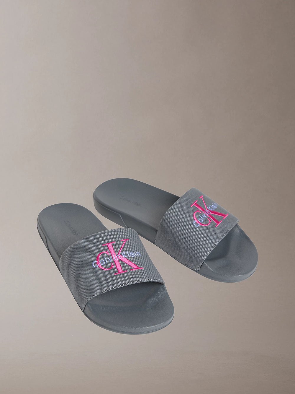 כפכפי קלווין קליין Canvas Contoured Logo Sliders נשים