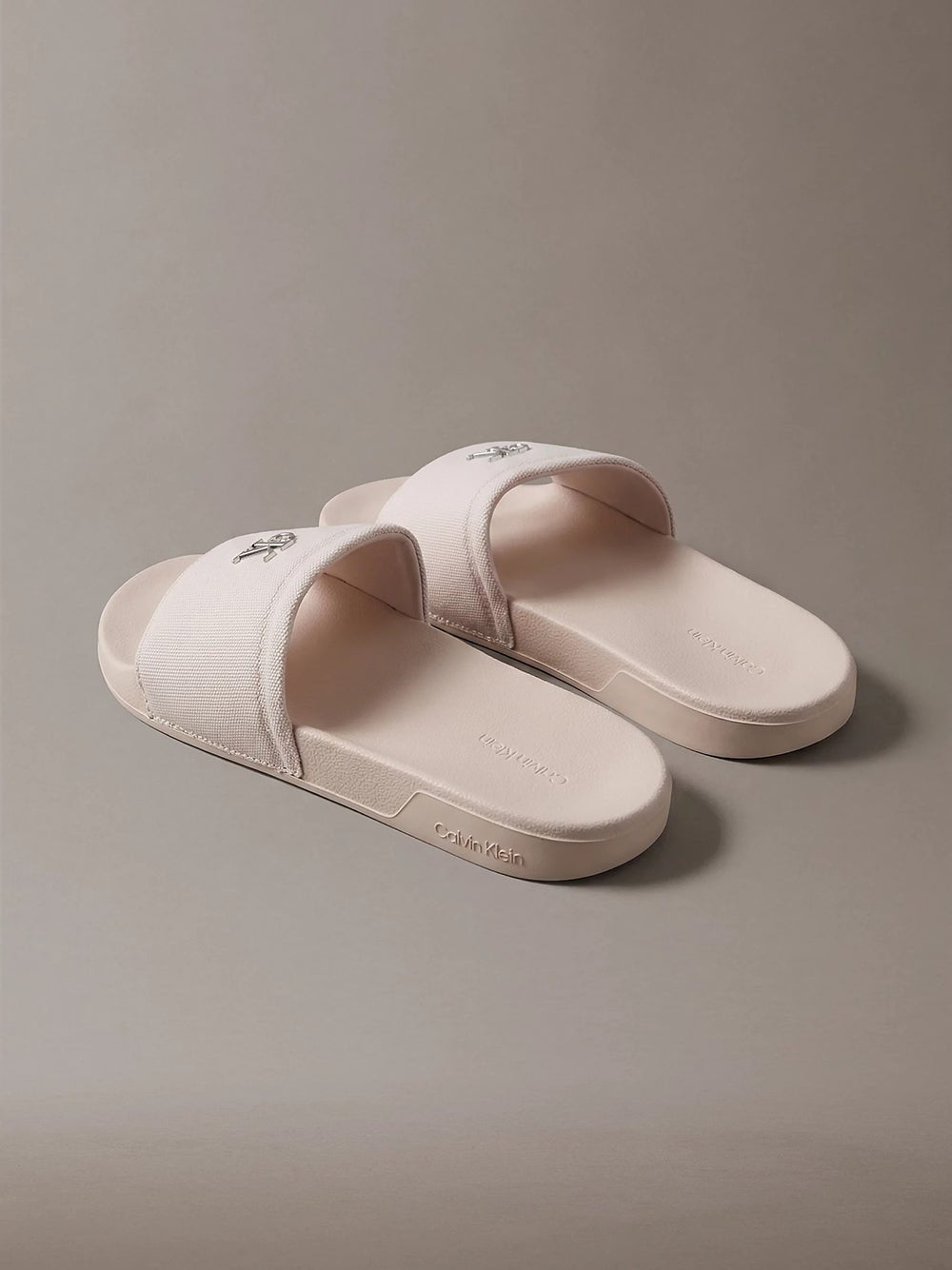כפכפי קלווין קליין Canvas Signature Logo Sliders נשים