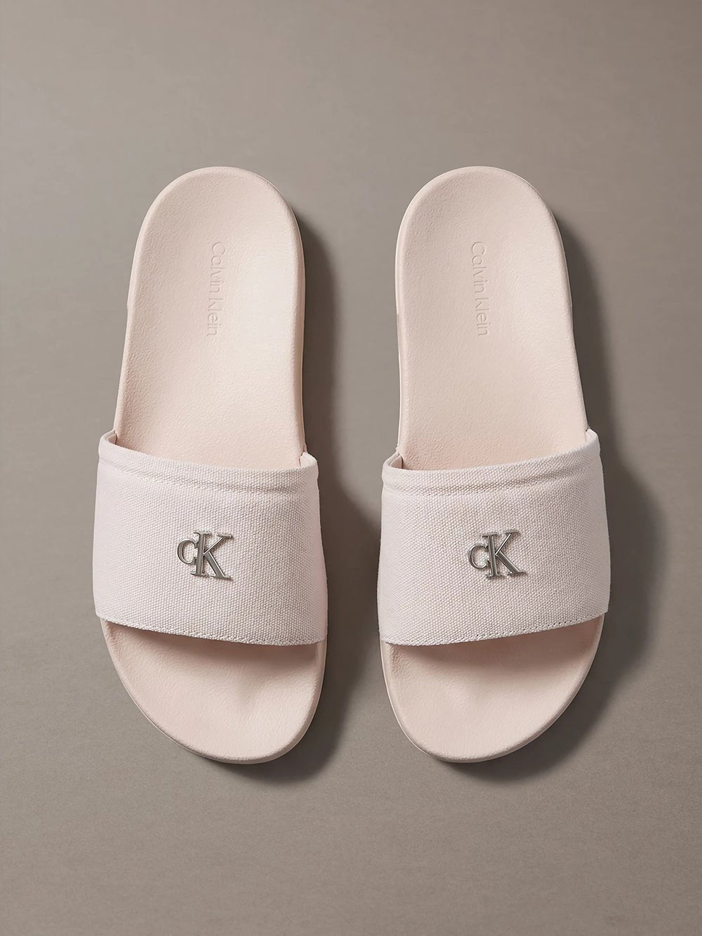 כפכפי קלווין קליין Canvas Signature Logo Sliders נשים