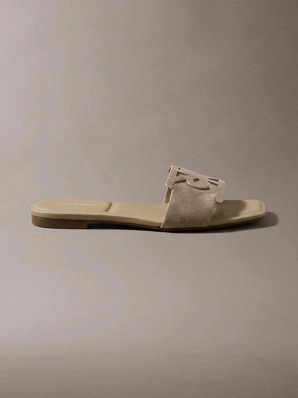 כפכפי קלווין קליין Square Flat Sndl Embl Suede נשים
