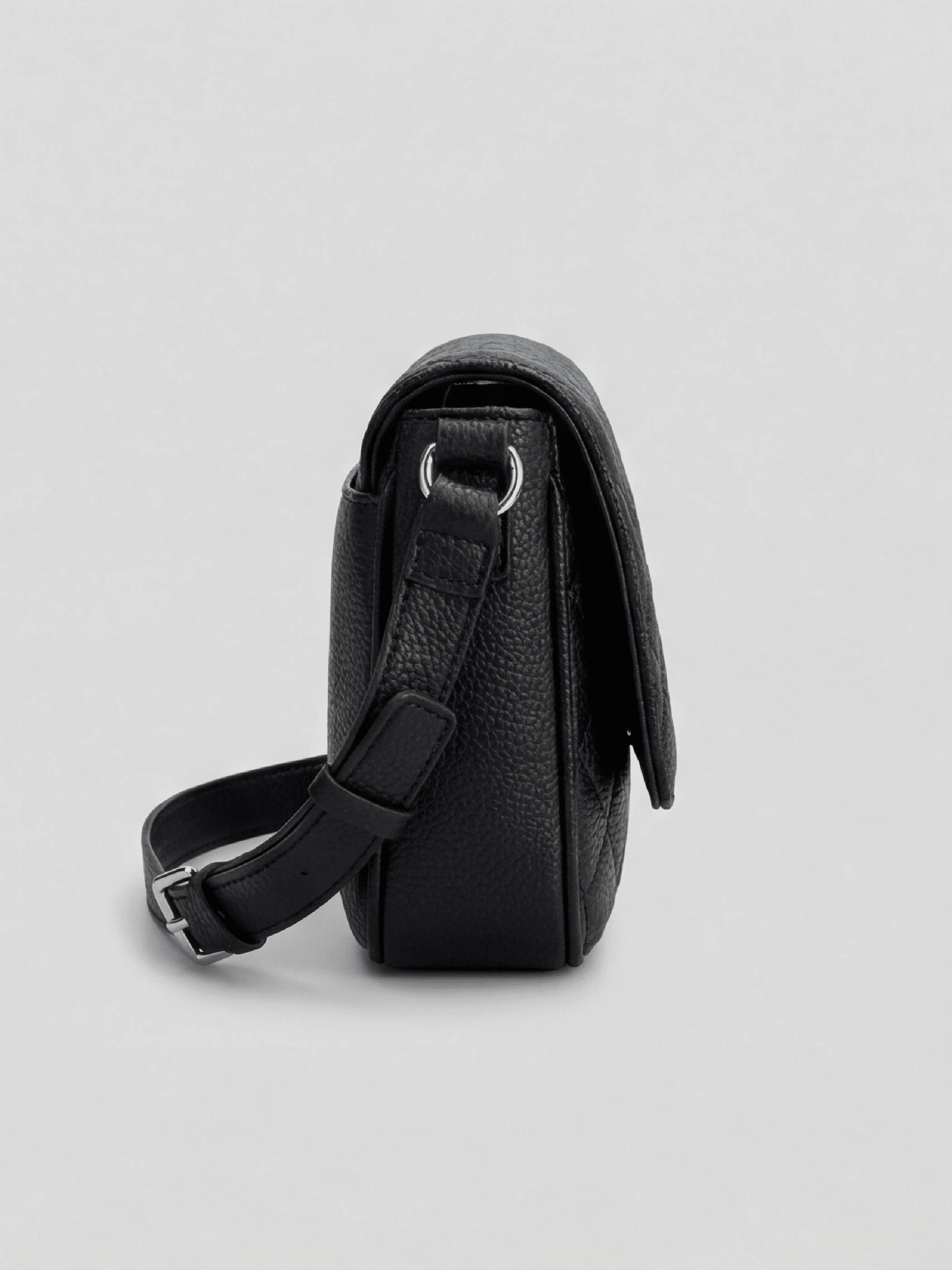 תיק Guess Wester Flap Crossbody נשים