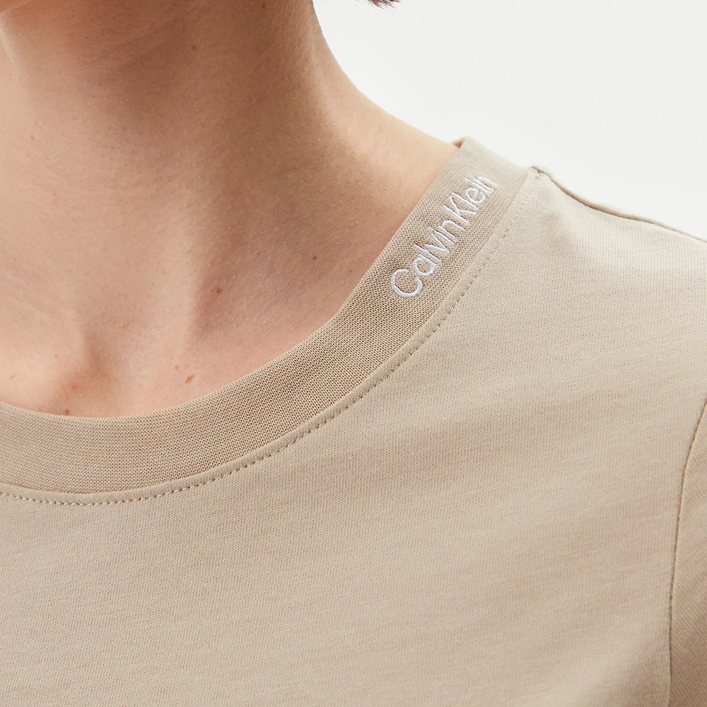 חולצת טישירט קצרה קלווין קליין Slim Logo Collar נשים