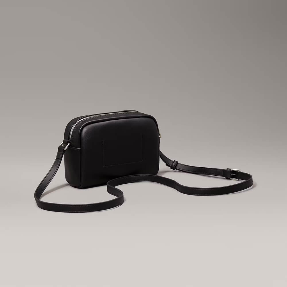 תיק קלווין קליין Sculpted Camera Mono נשים