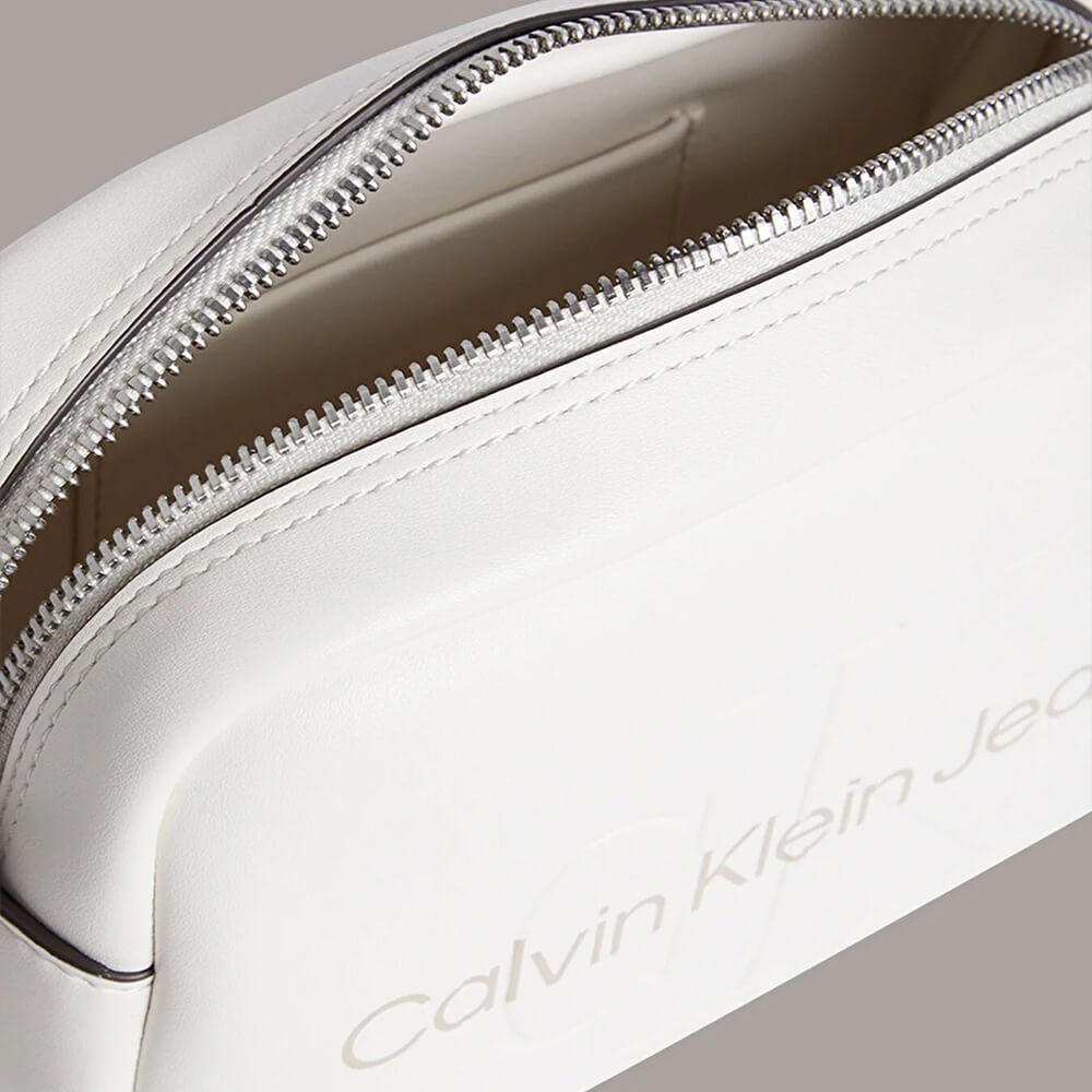 תיק קלווין קליין Sculpted Camera נשים