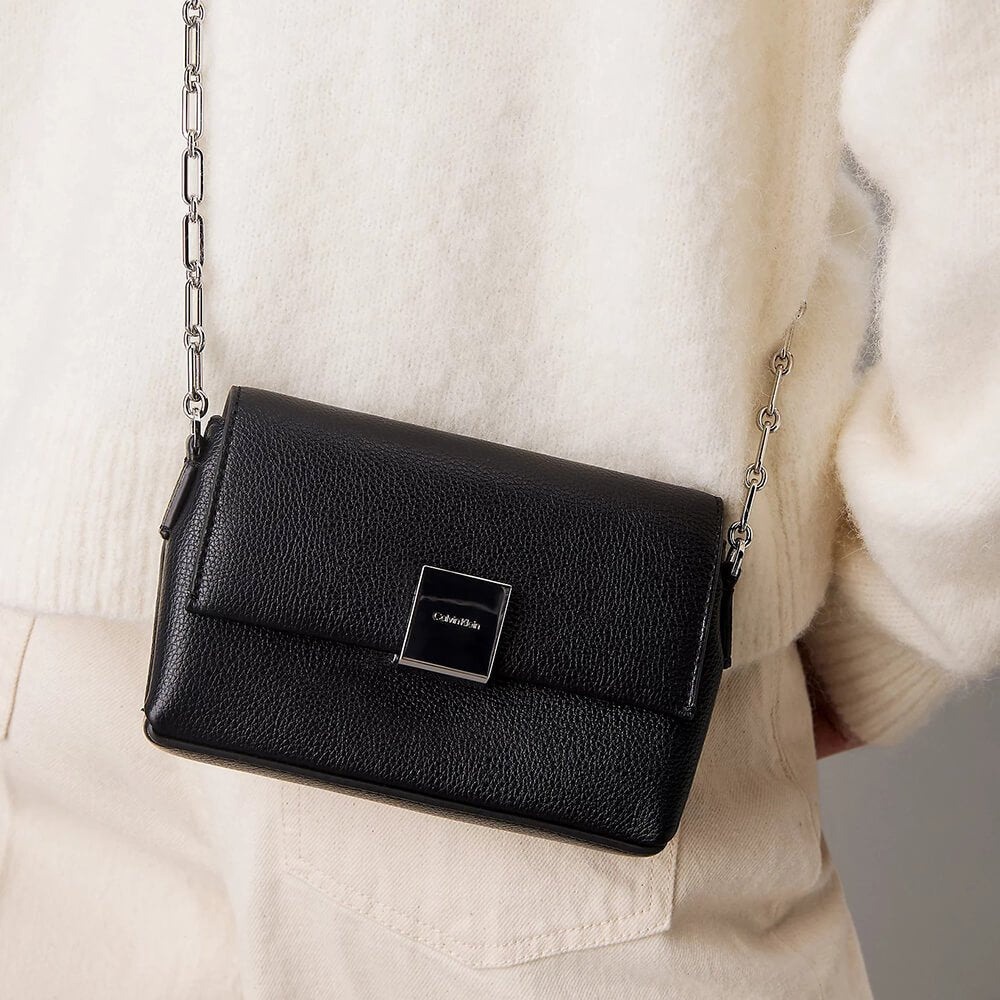 תיק קלווין קליין Plaque Crossbody נשים