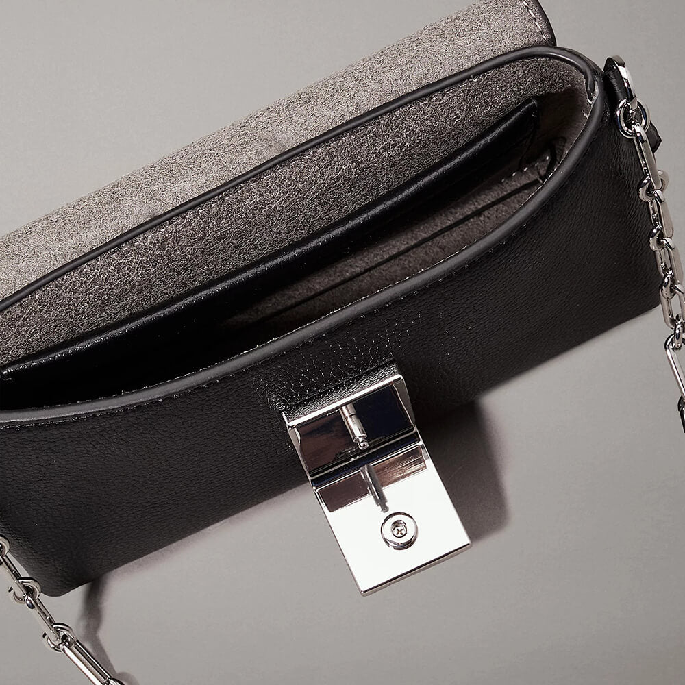 תיק קלווין קליין Plaque Crossbody נשים