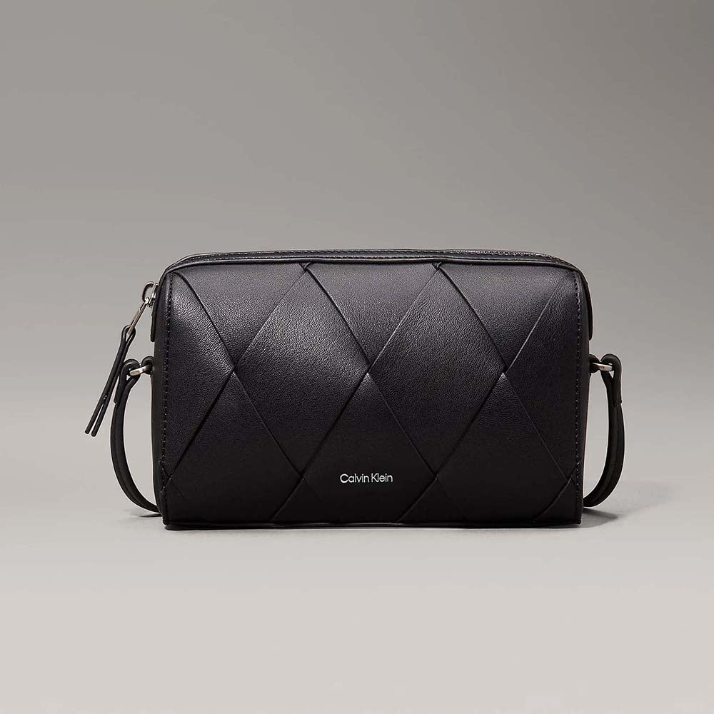 תיק קלווין קליין Woven Crossbody Camera נשים