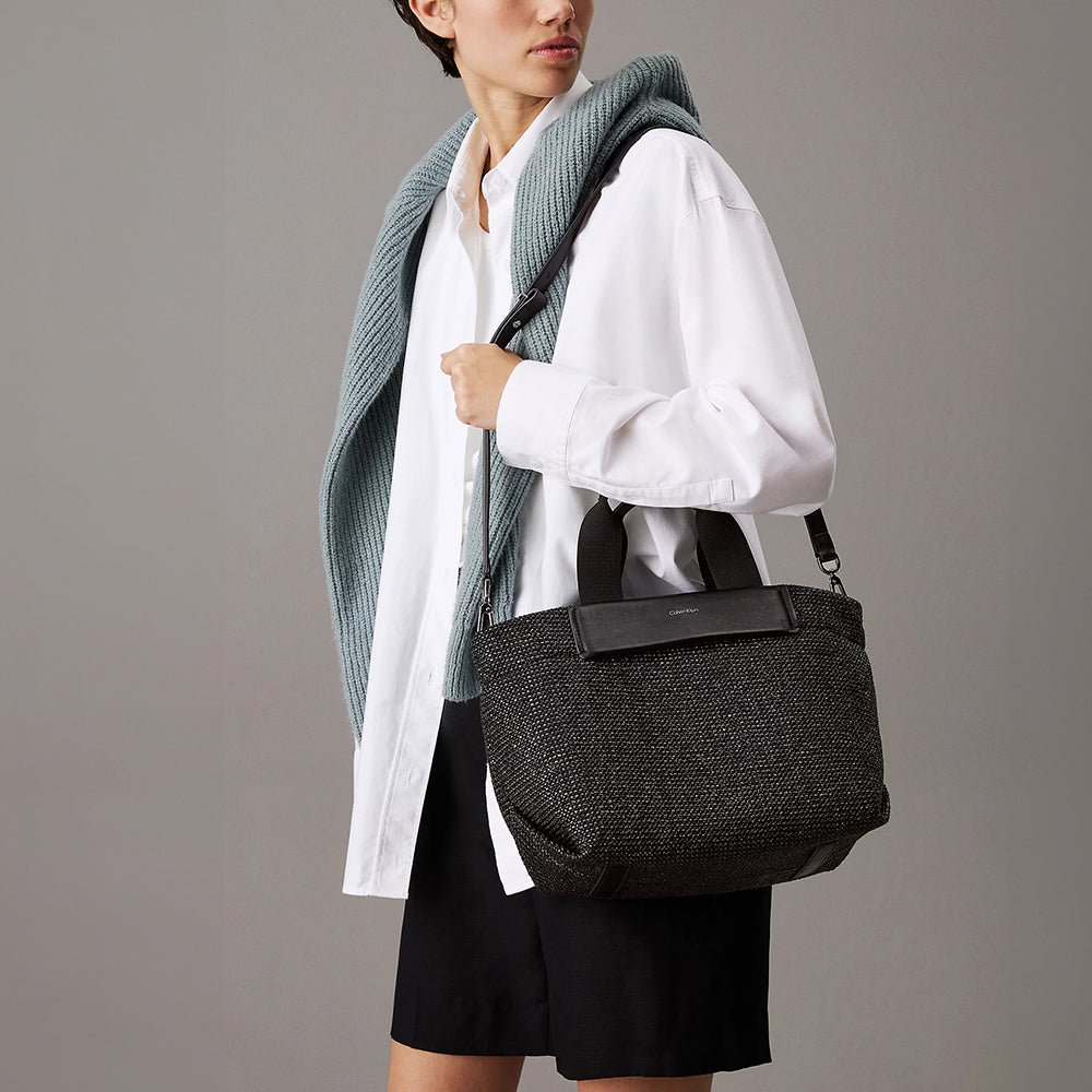 תיק קלווין קליין Small Raffia Tote נשים