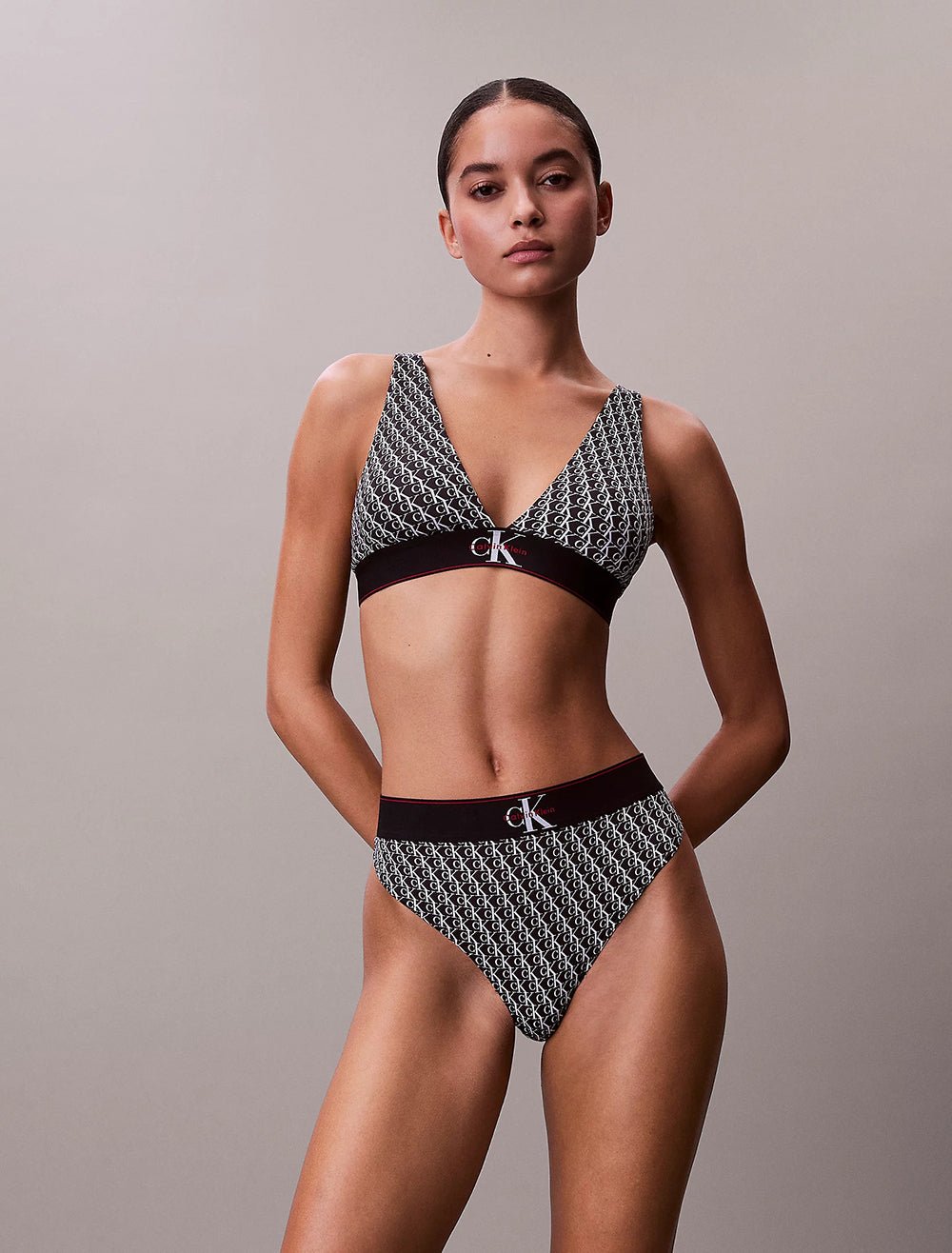 תחתוני קלווין קליין Stretch Thong - Graphic Monogram Microfibre נשים