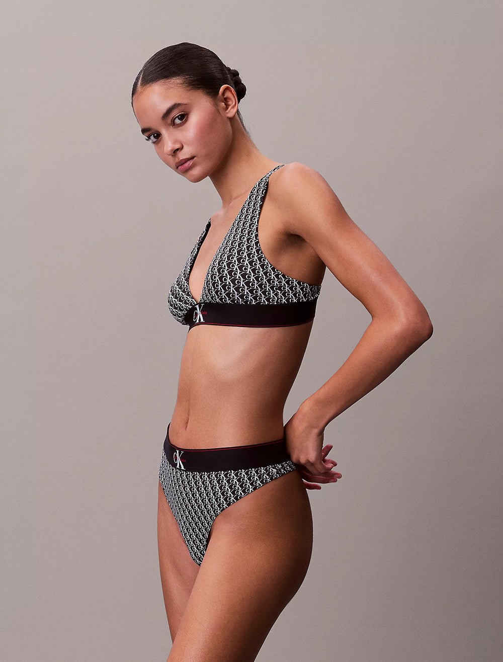 תחתוני קלווין קליין Stretch Thong - Graphic Monogram Microfibre נשים