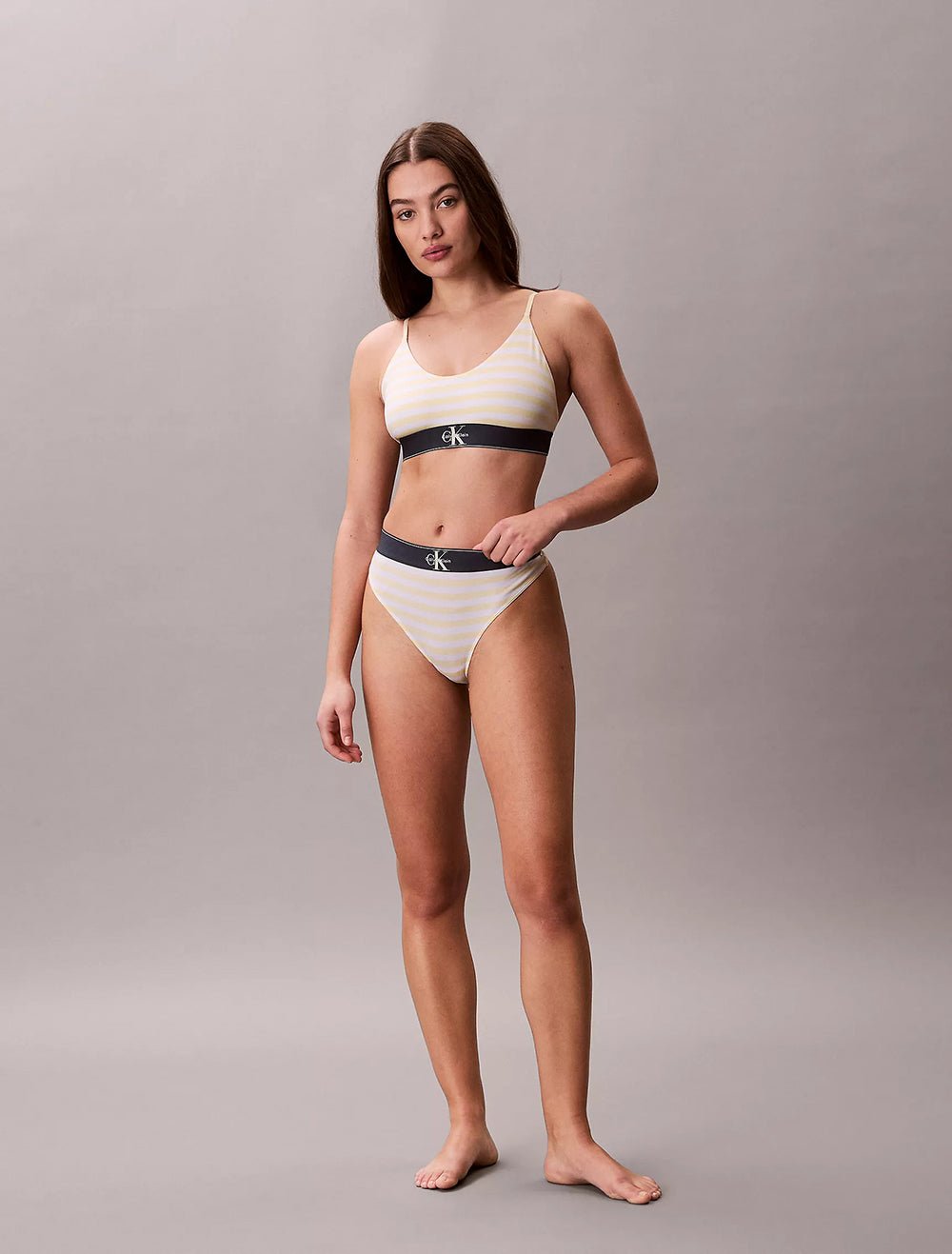 תחתוני קלווין קליין Stretch Thong - Graphic Monogram Microfibre נשים