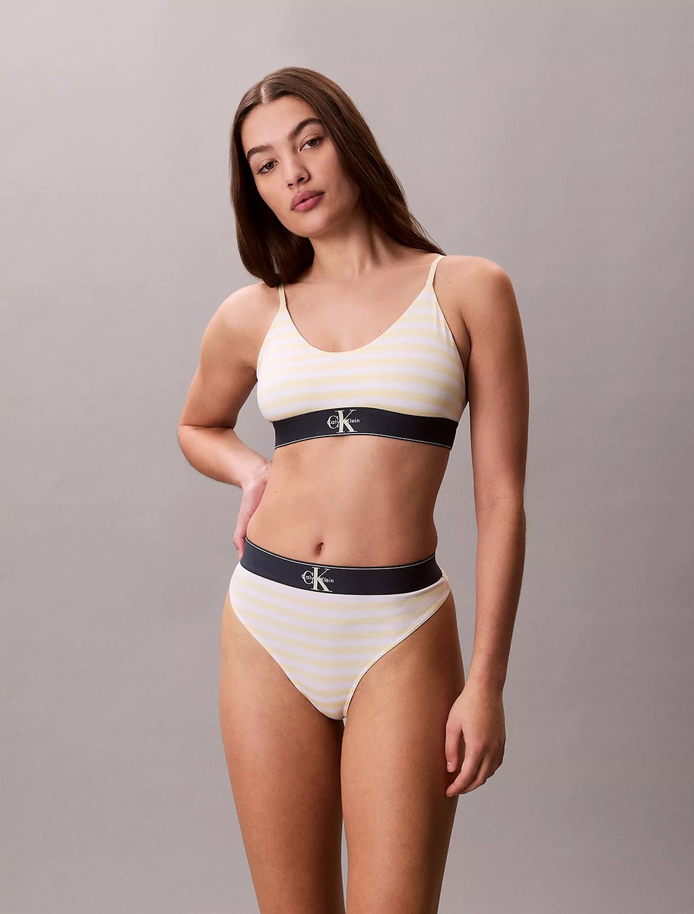 תחתוני קלווין קליין Stretch Thong - Graphic Monogram Microfibre נשים