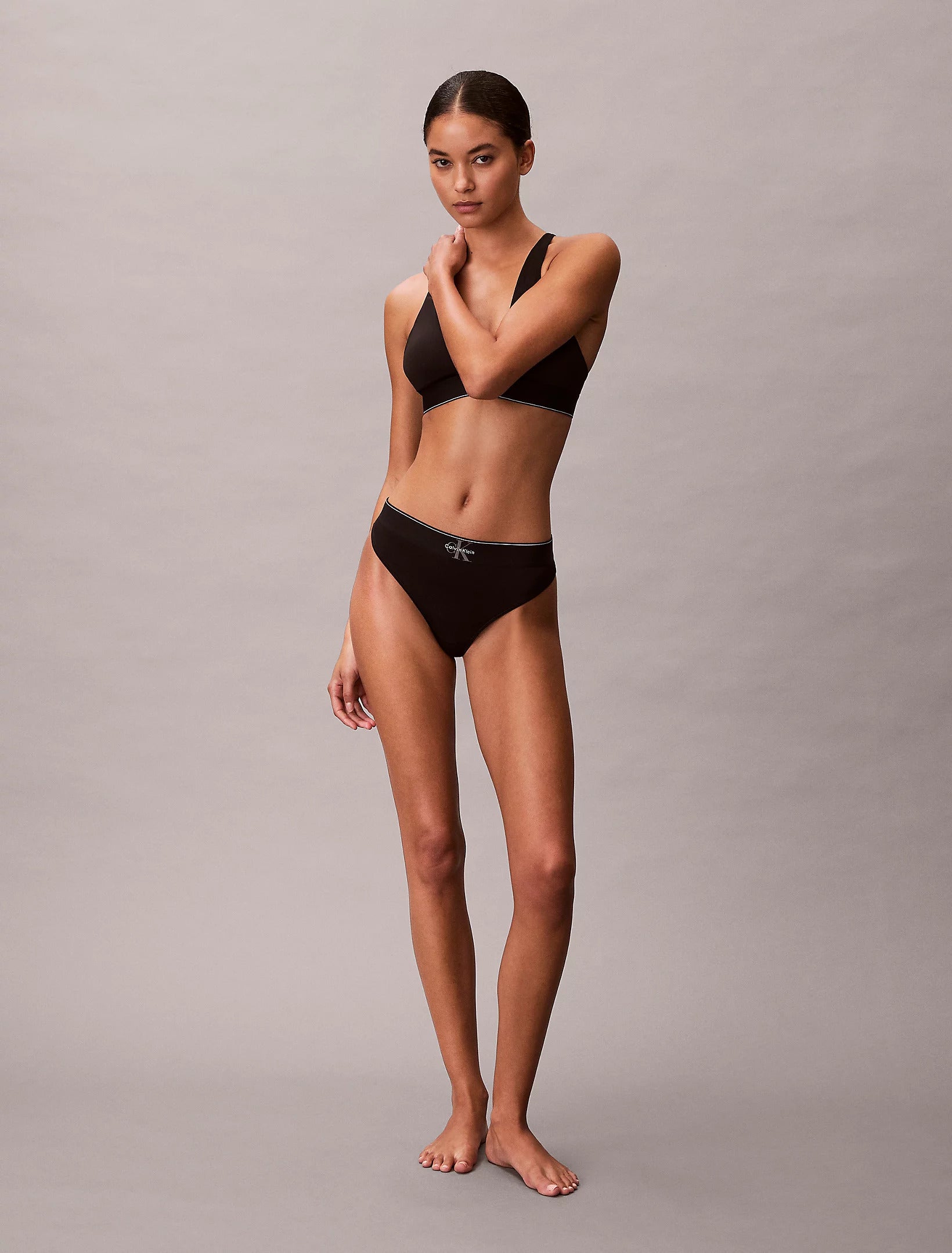 תחתוני קלווין קליין Stretch Thong - Graphic Monogram Microfibre נשים