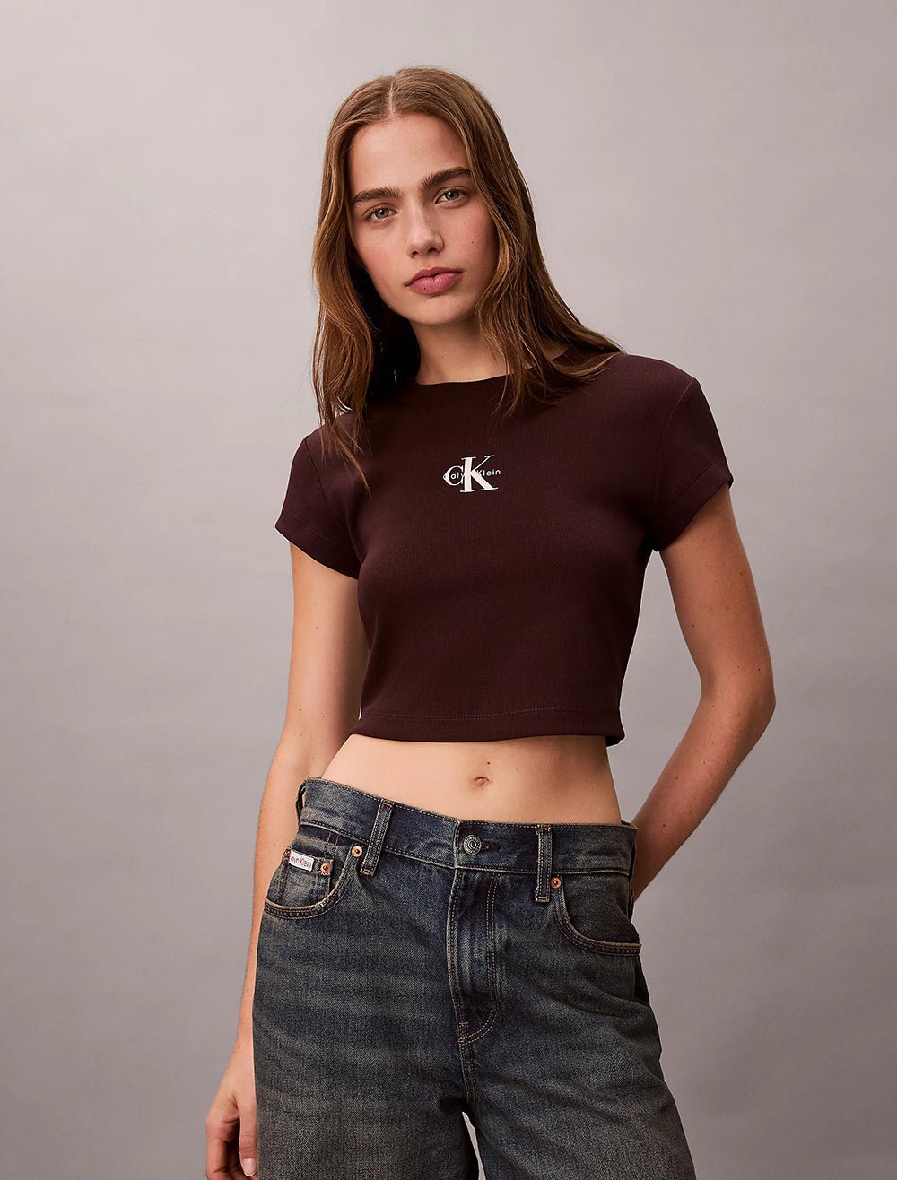 חולצת טישירט קצרה קלווין קליין Monologo Baby Tee נשים