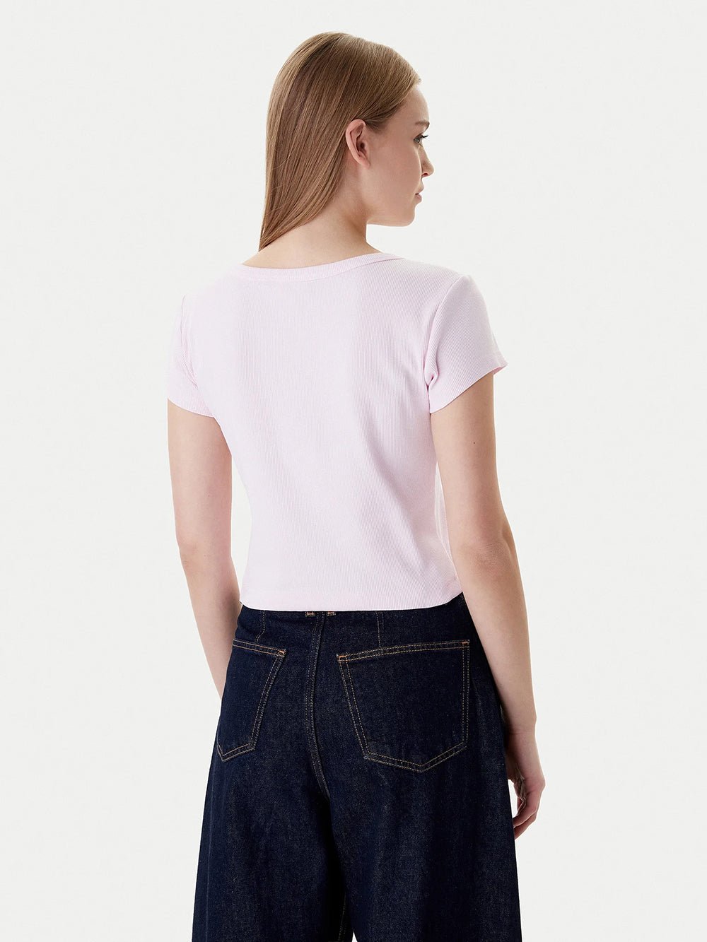 חולצת טישירט קצרה קלווין קליין Slim Ribbed Cotton Badge נשים