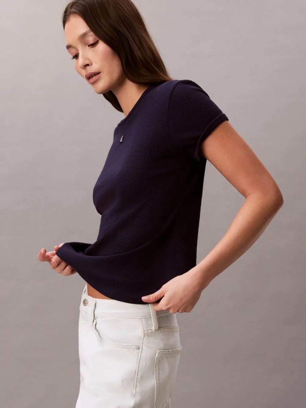 חולצת טישירט קצרה קלווין קליין Short Sleeve Monogram Patch Slim Waffle נשים