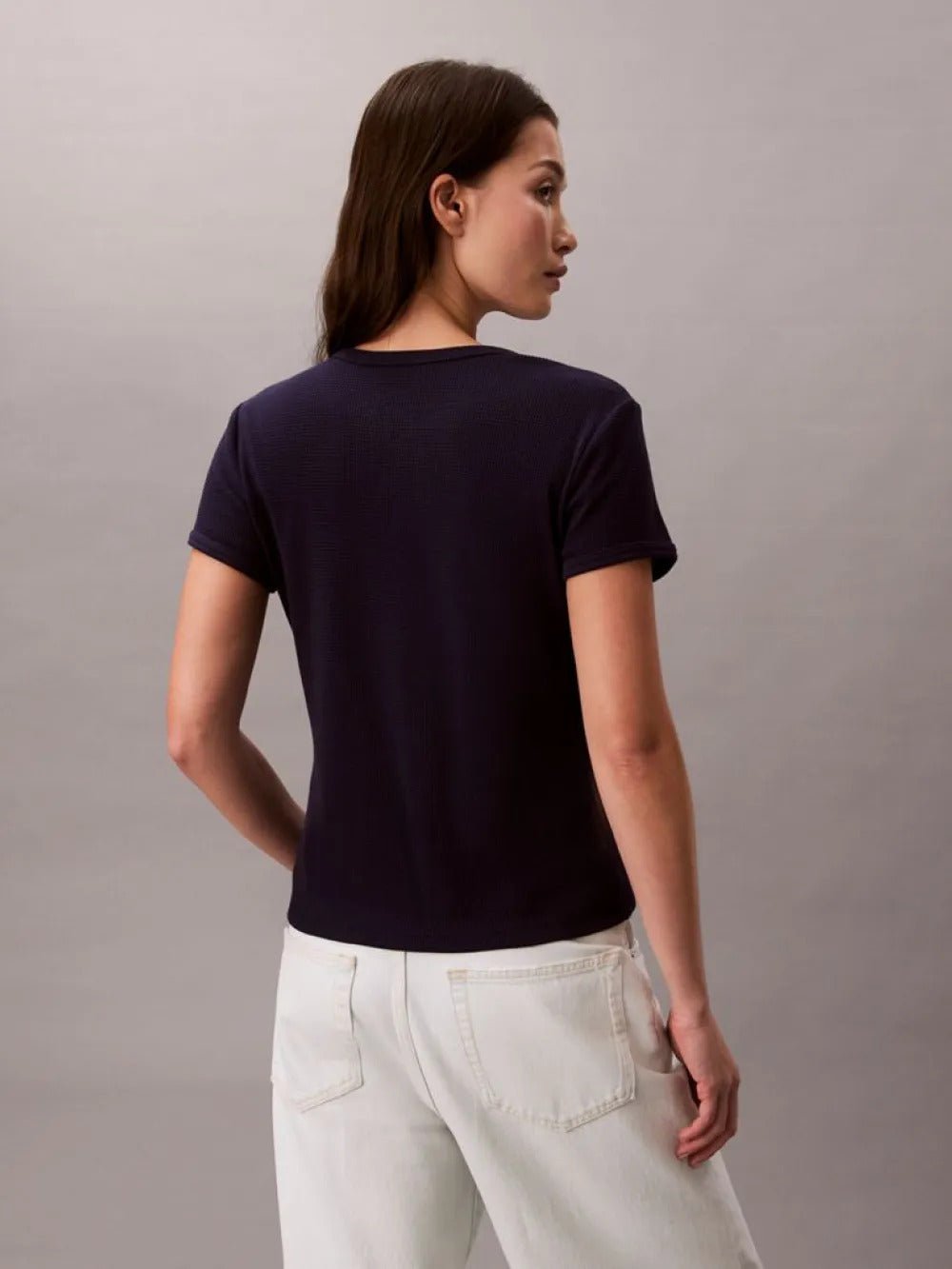 חולצת טישירט קצרה קלווין קליין Short Sleeve Monogram Patch Slim Waffle נשים