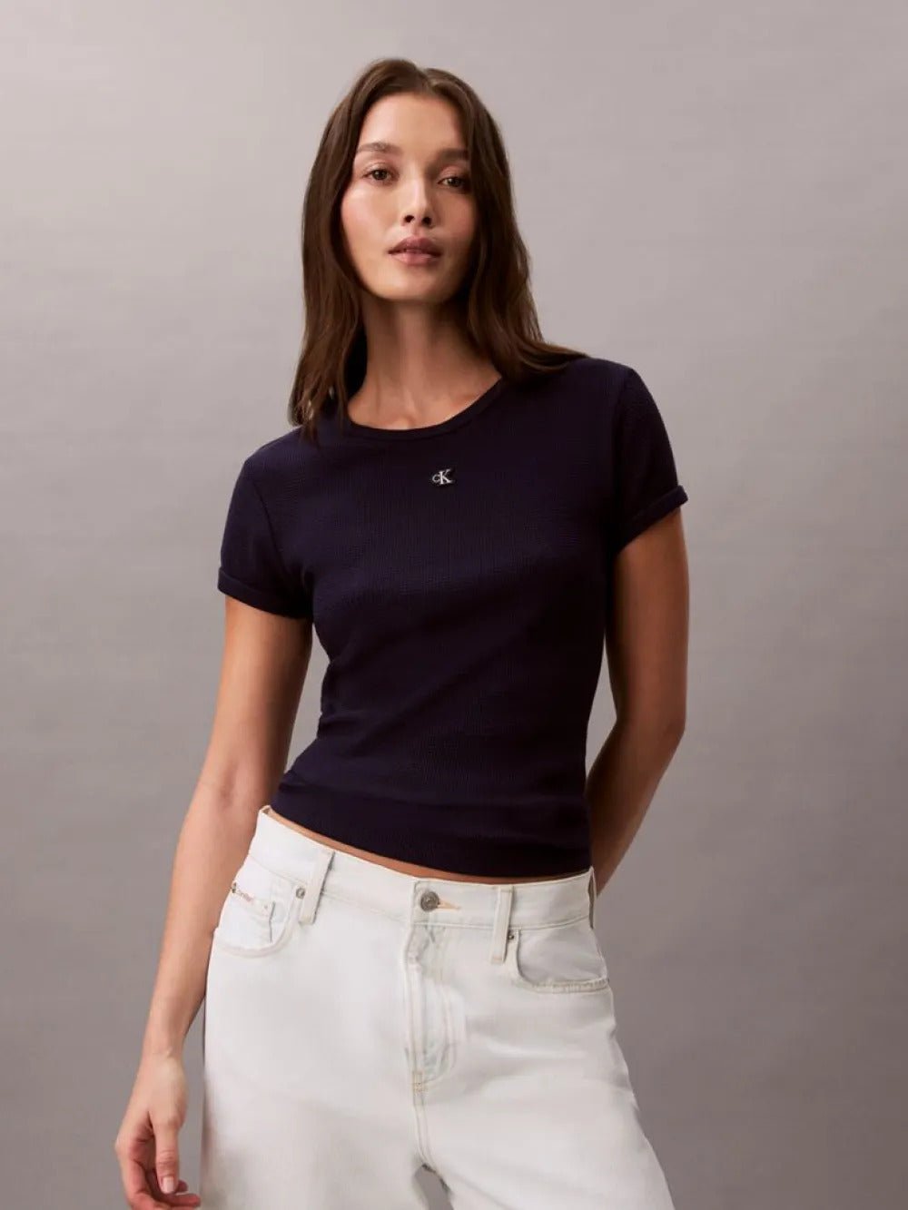 חולצת טישירט קצרה קלווין קליין Short Sleeve Monogram Patch Slim Waffle נשים