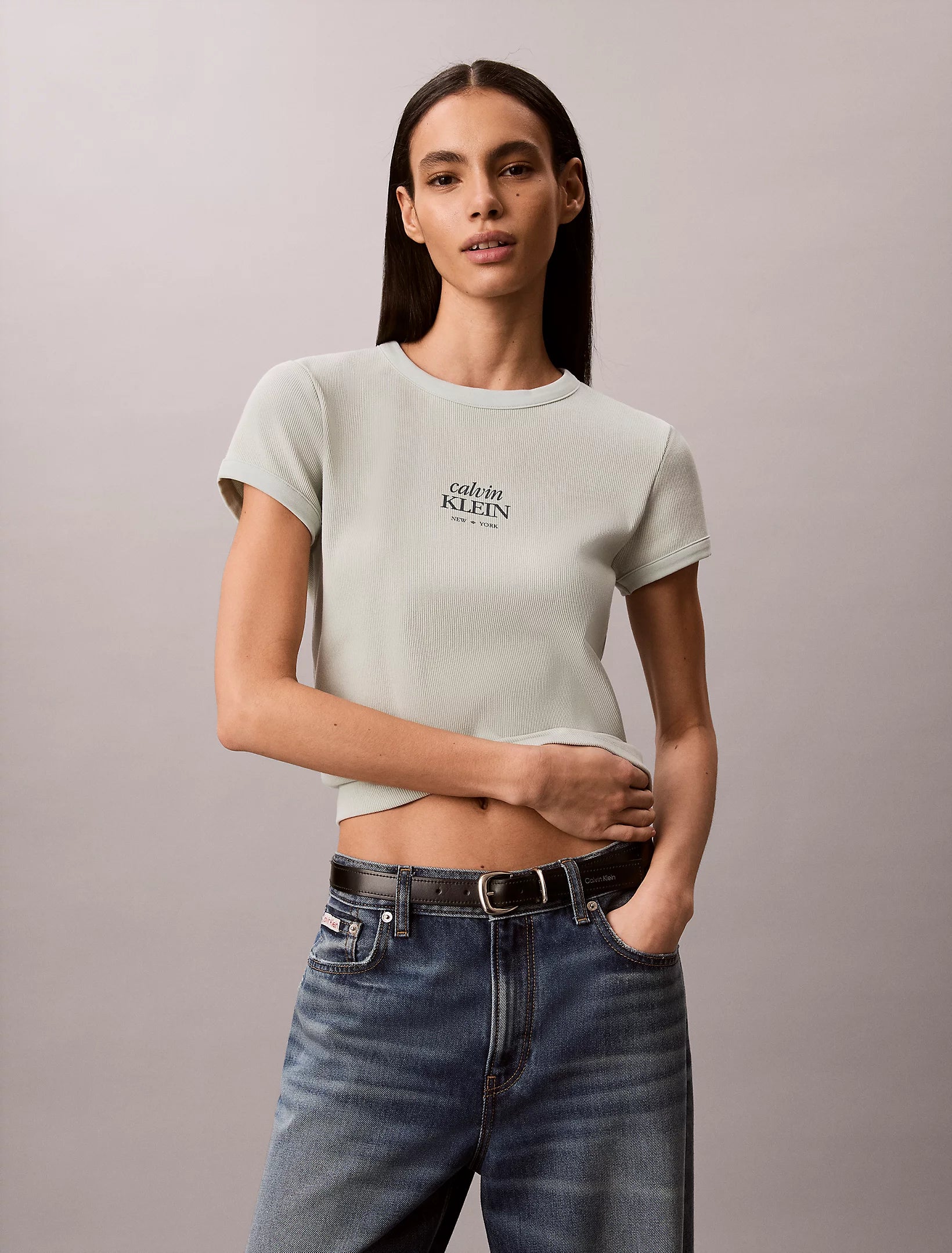חולצת טישירט קצרה קלווין קליין Slim Ribbed Cotton Logo נשים