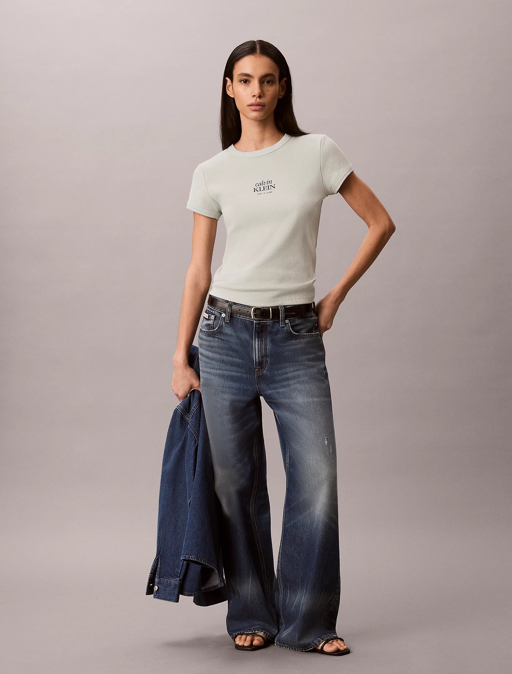 חולצת טישירט קצרה קלווין קליין Slim Ribbed Cotton Logo נשים