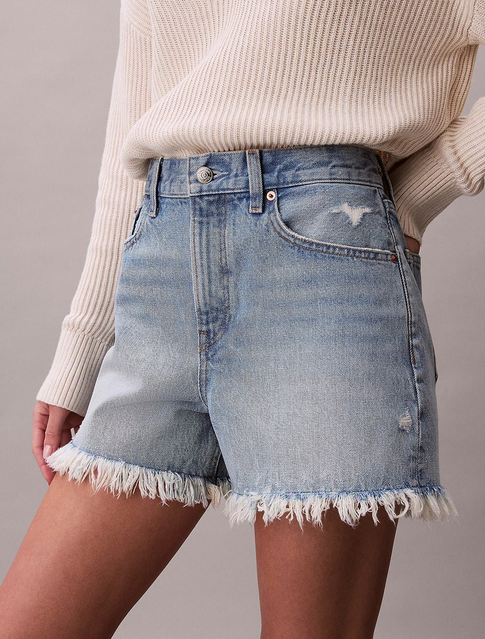 ג'ינס קצר קלווין קליין 90S Relaxed Frayed Denim Shorts נשים
