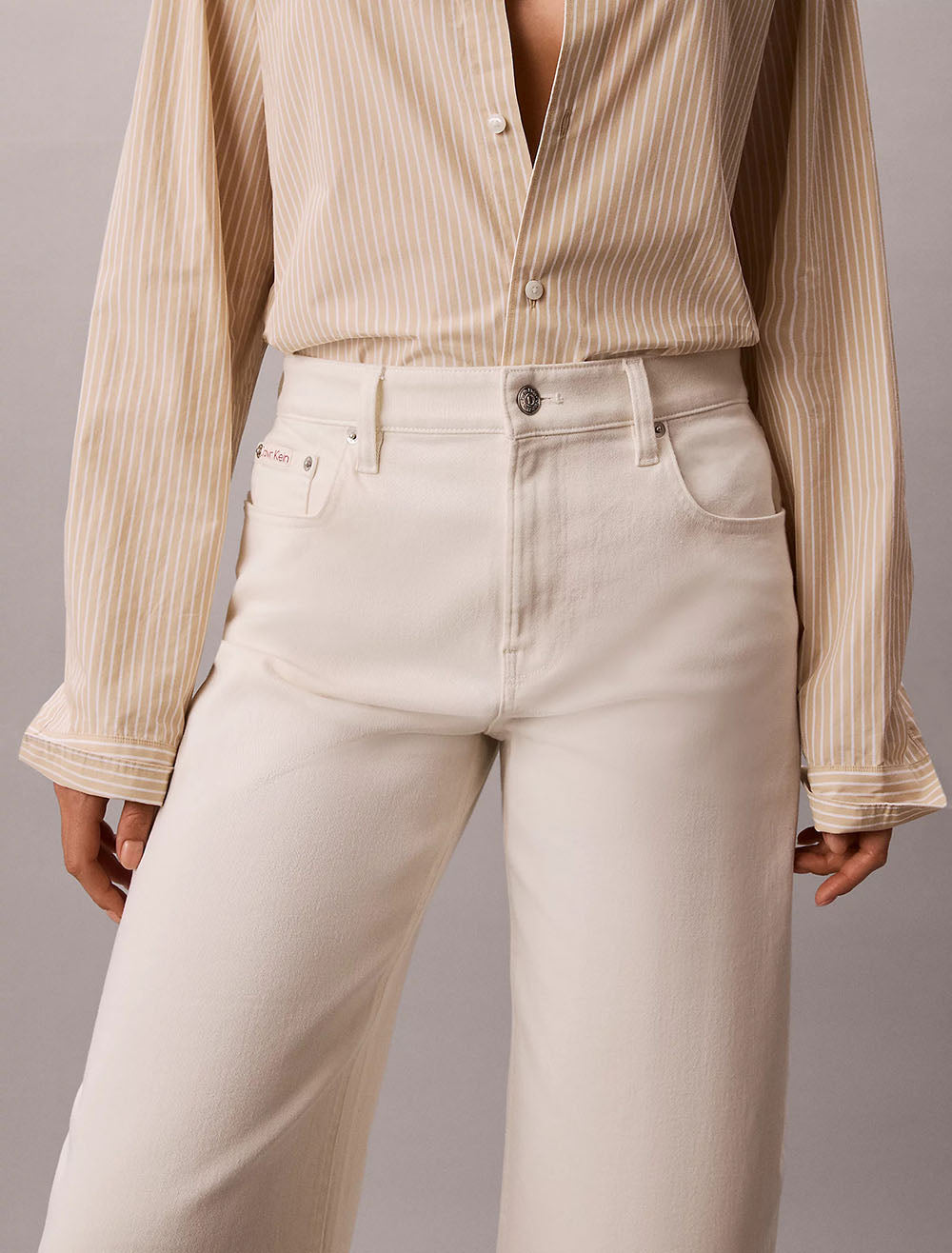 ג'ינס קלווין קליין Cropped Cotton Twill Barrel Trousers נשים