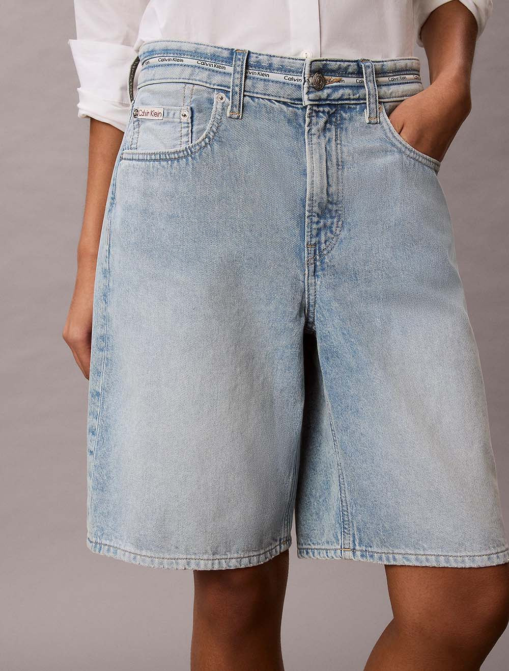 ג'ינס קצר קלווין קליין Relaxed Bermuda Short Fresh Water נשים