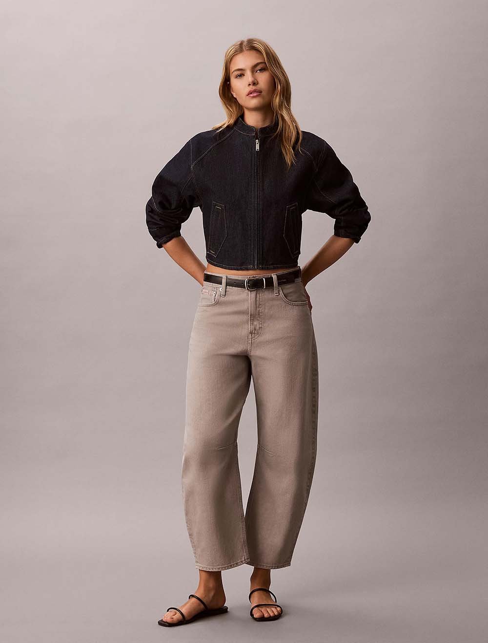 ג'ינס קלווין קליין Cropped Barrel Jean נשים