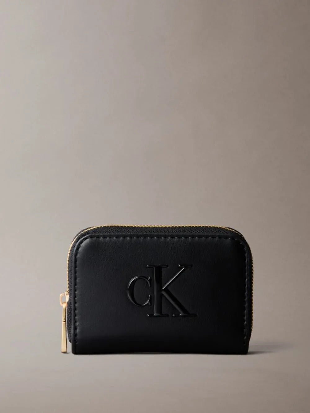 ארנק קלווין קליין Embossed Monogram Zip נשים