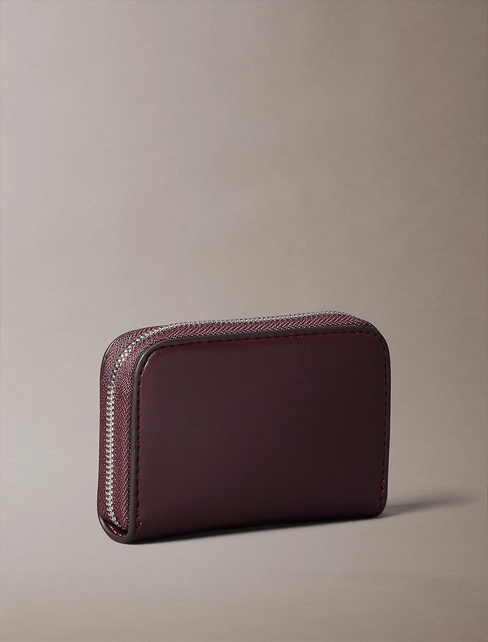 ארנק קלווין קליין Embossed Monogram Zip נשים