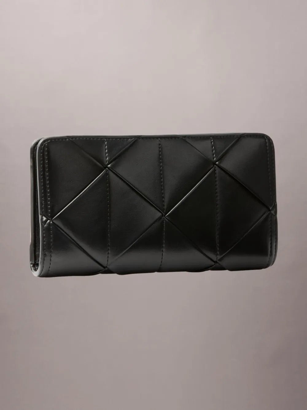 ארנק קלווין קליין Woven Passport Longfold נשים