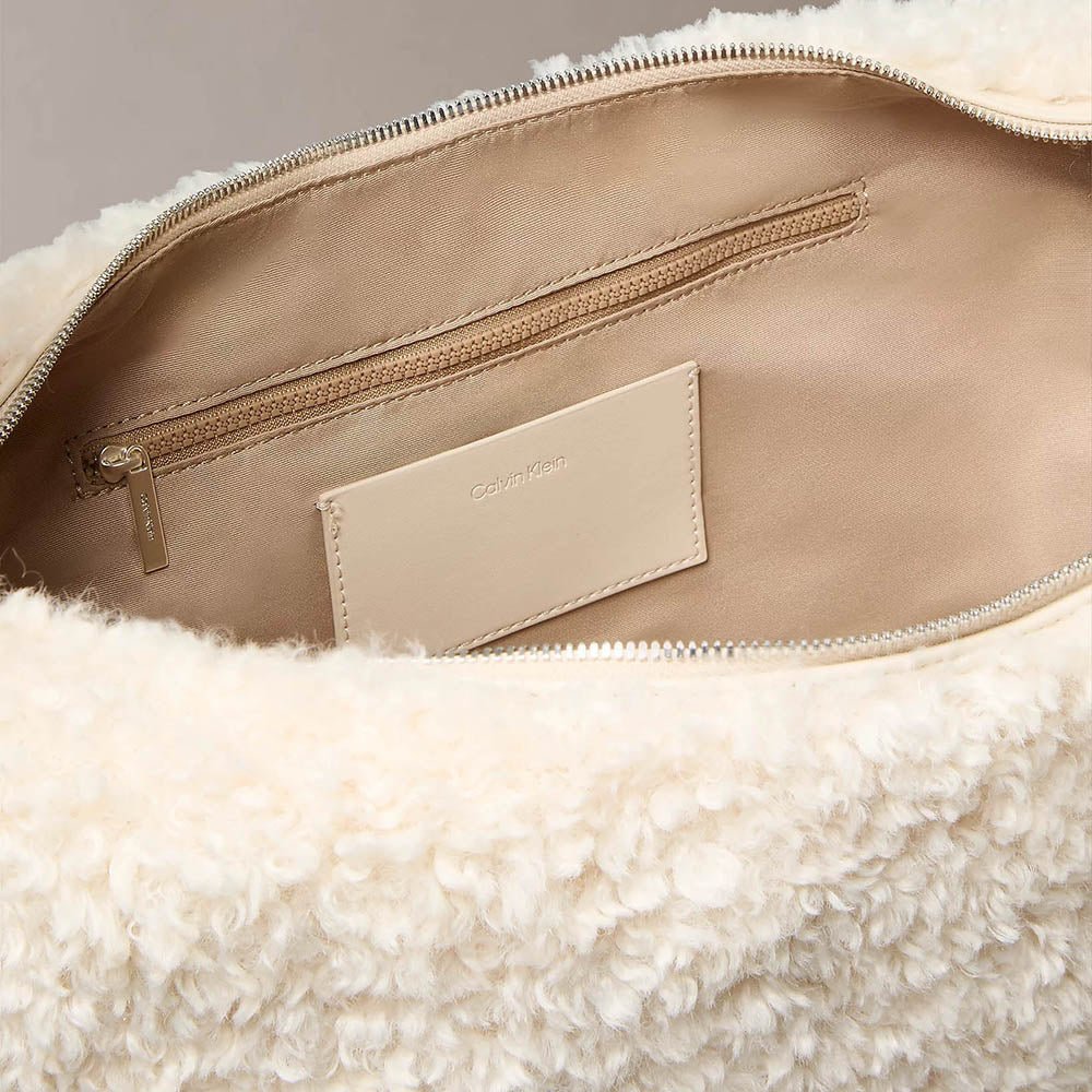 תיק קלווין קליין Sherpa Large Shoulder נשים