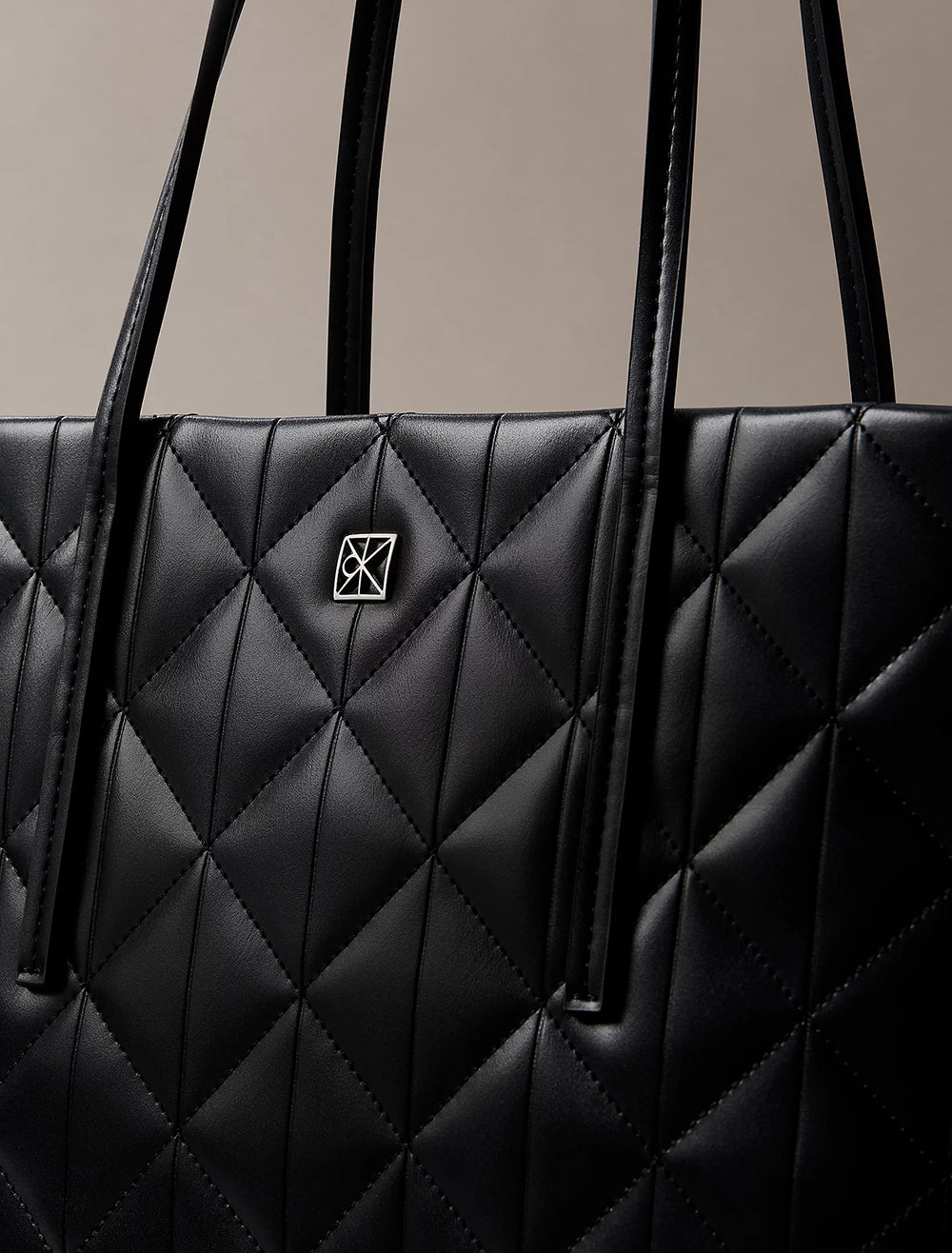 תיק קלווין קליין Quilted Emblem Logo Small נשים