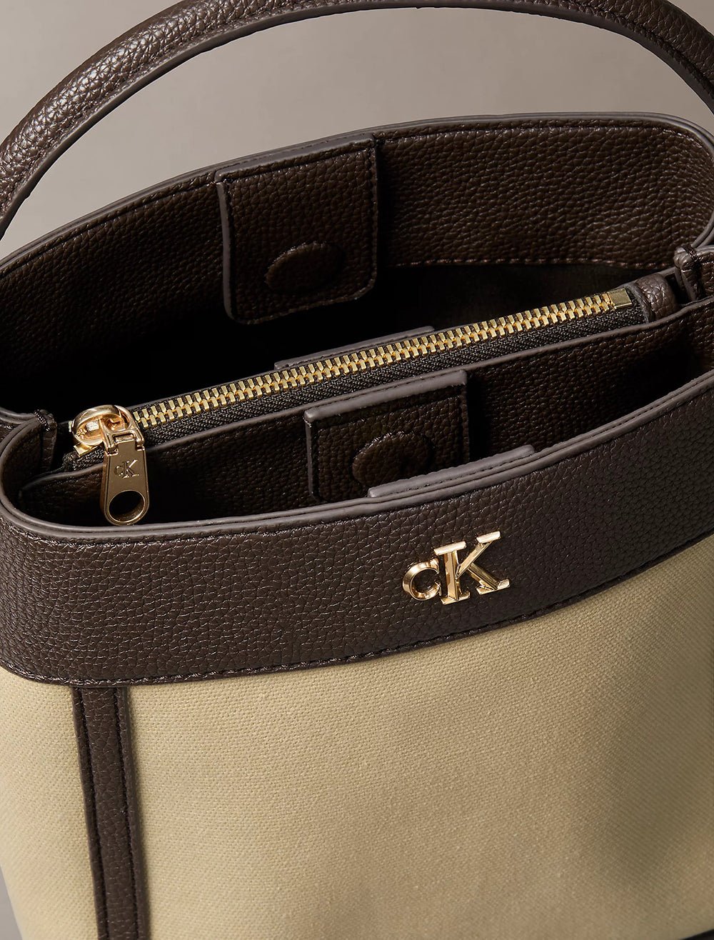 תיק קלווין קליין Cotton Canvas Bucket נשים