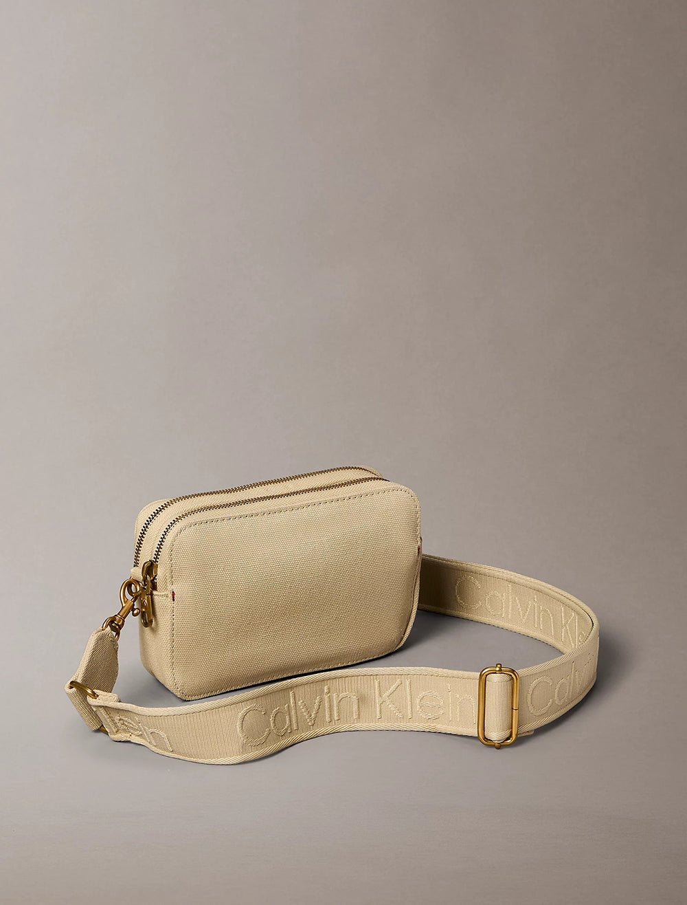 תיק קלווין קליין Webbing Strap Camera Bag נשים