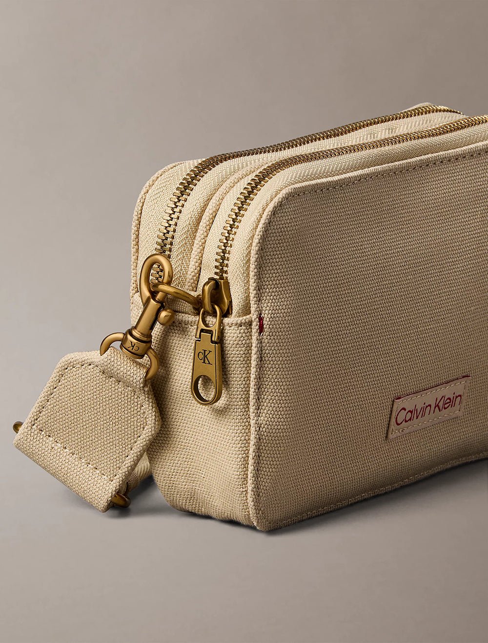 תיק קלווין קליין Webbing Strap Camera Bag נשים