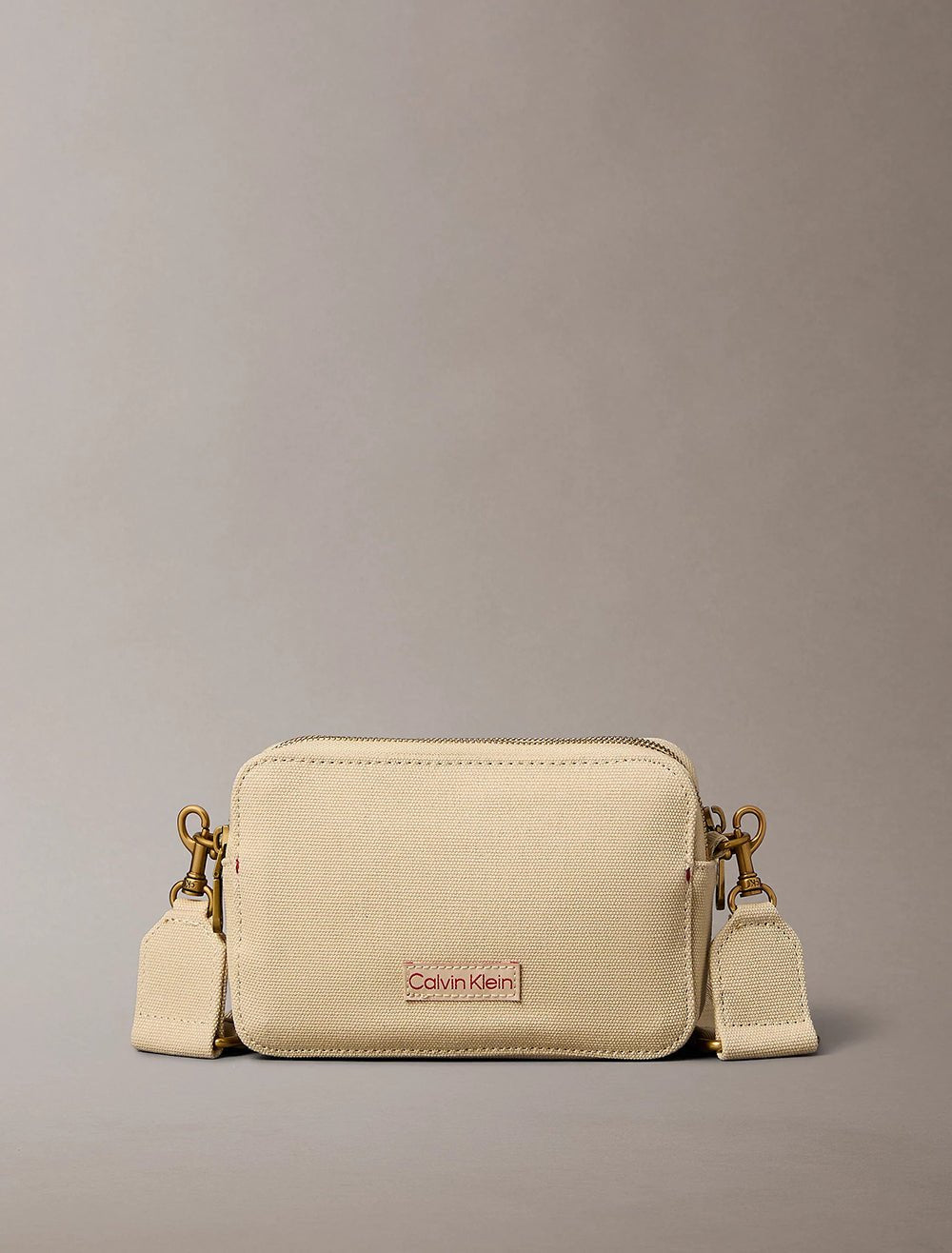 תיק קלווין קליין Webbing Strap Camera Bag נשים