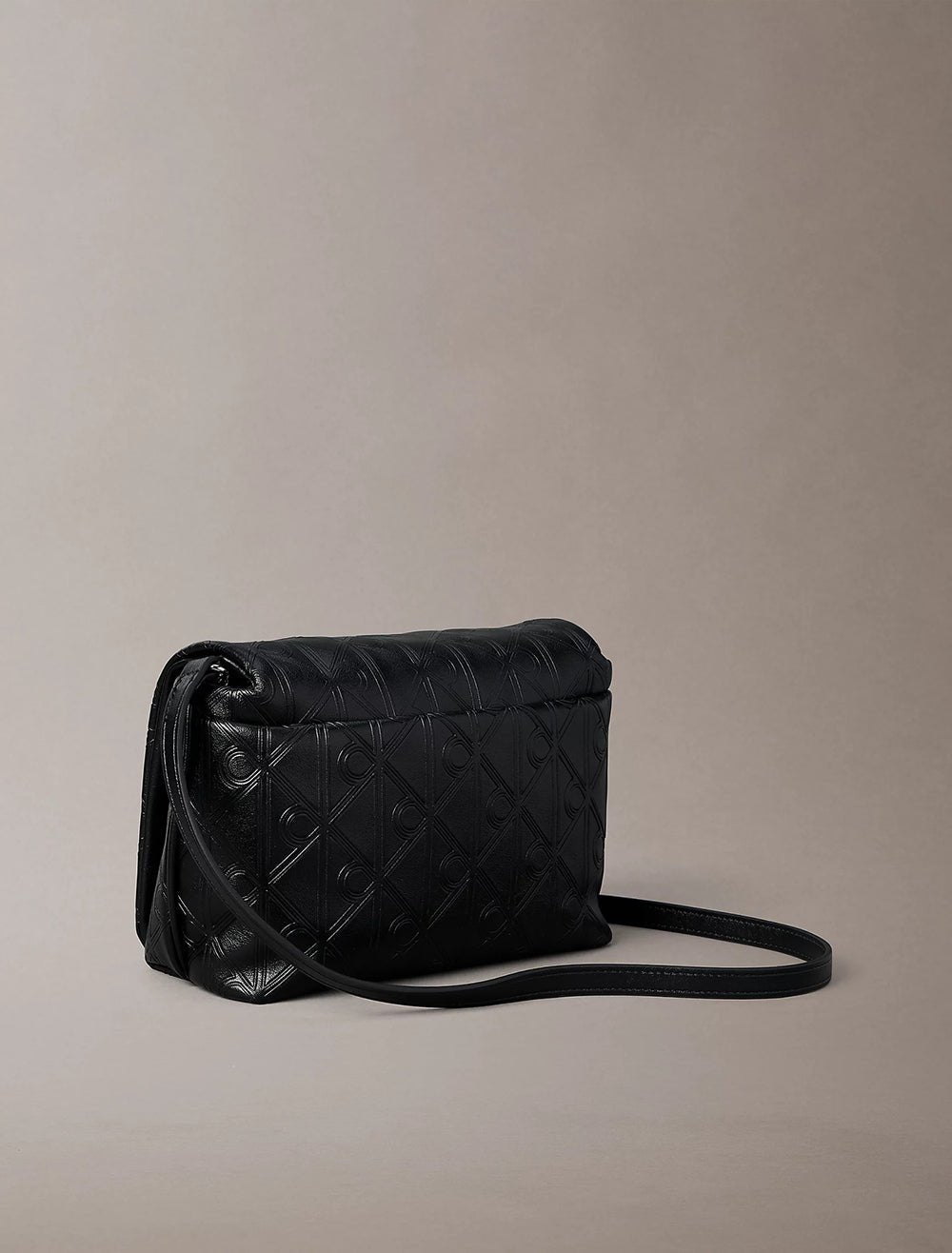 תיק קלווין קליין Puffer Emblem Logo Flap נשים