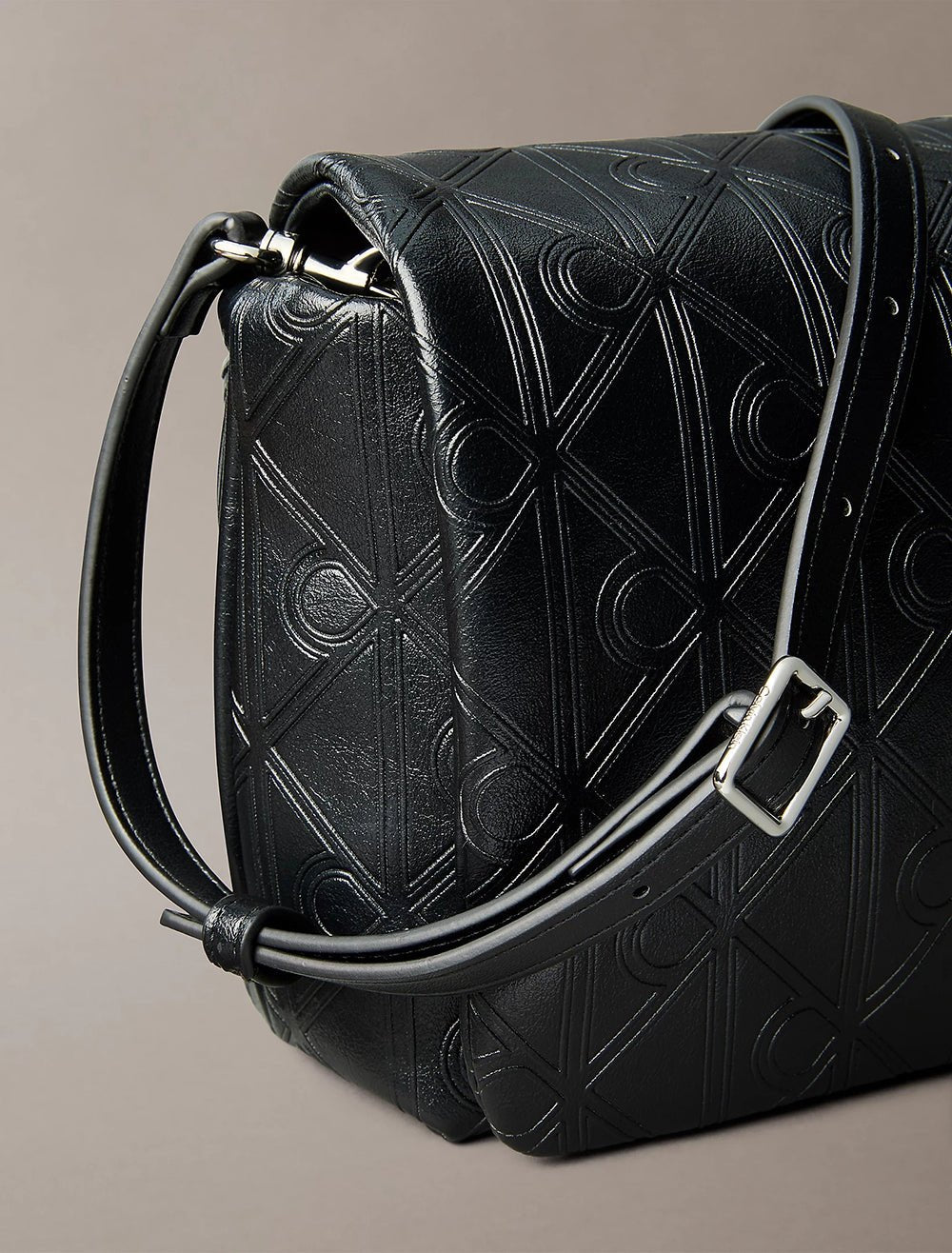 תיק קלווין קליין Puffer Emblem Logo Flap נשים