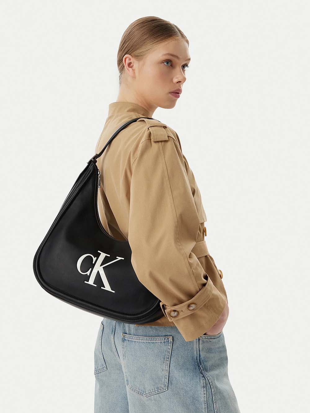 תיק קלווין קליין Bold Crescent Bag נשים