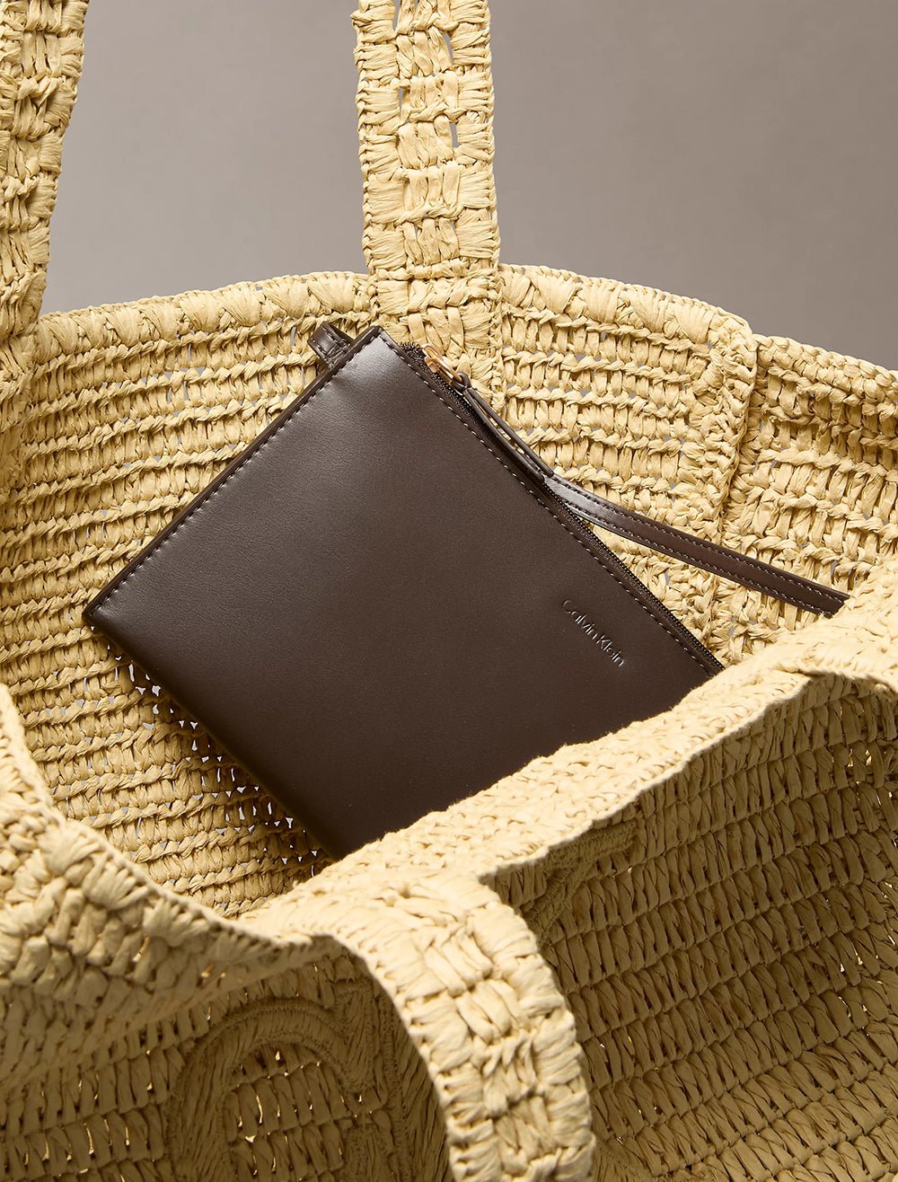 תיק קלווין קליין Bold Ck Raffia Medium Tote נשים