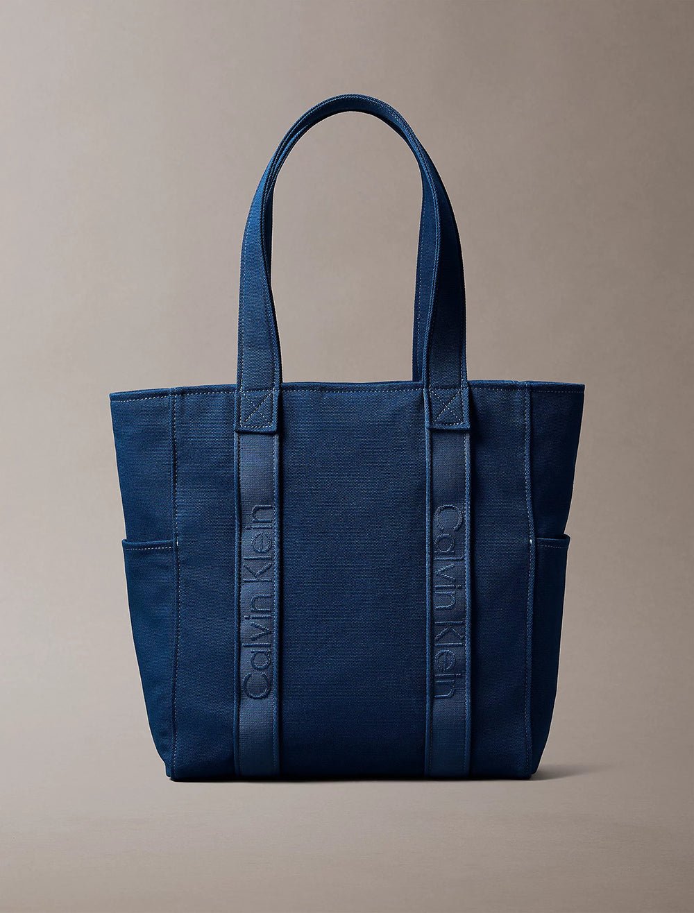 תיק קלווין קליין Webbing Strap Canvas Tote נשים