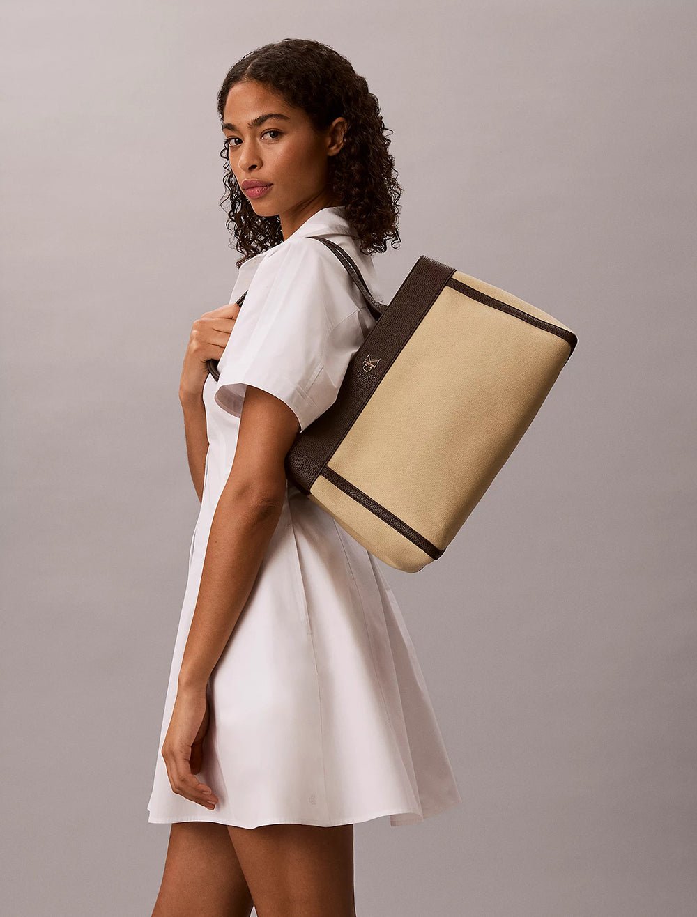 תיק קלווין קליין Ck Canvas Medium Tote נשים
