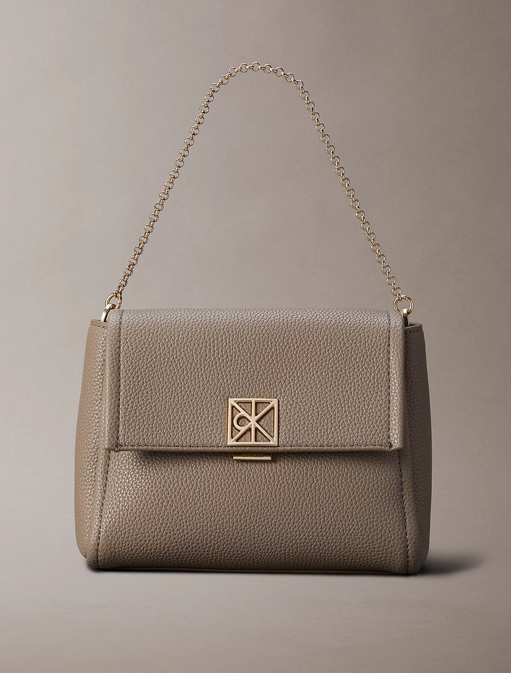 תיק קלווין קליין Emblem Hw Pebble Crossbody 20 נשים