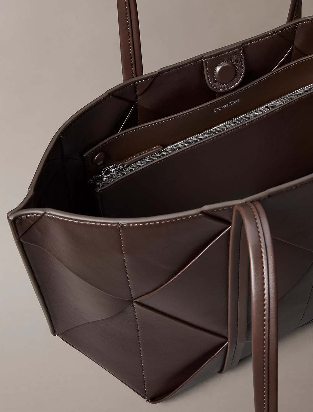 תיק קלווין קליין Woven Medium Carryall נשים