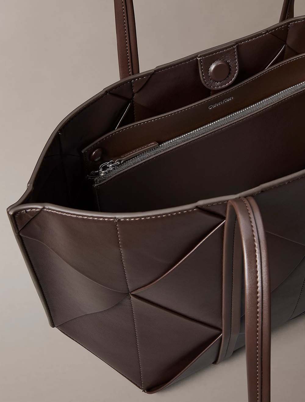 תיק קלווין קליין Woven Medium Carryall נשים